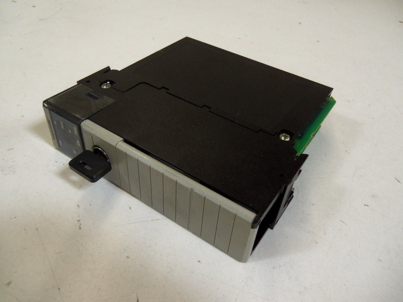 ALLEN BRADLEY CONTROLLOGIX 1756-L1M1 SER. A F/W 2.11 PROCESSOR UNIT *USED*