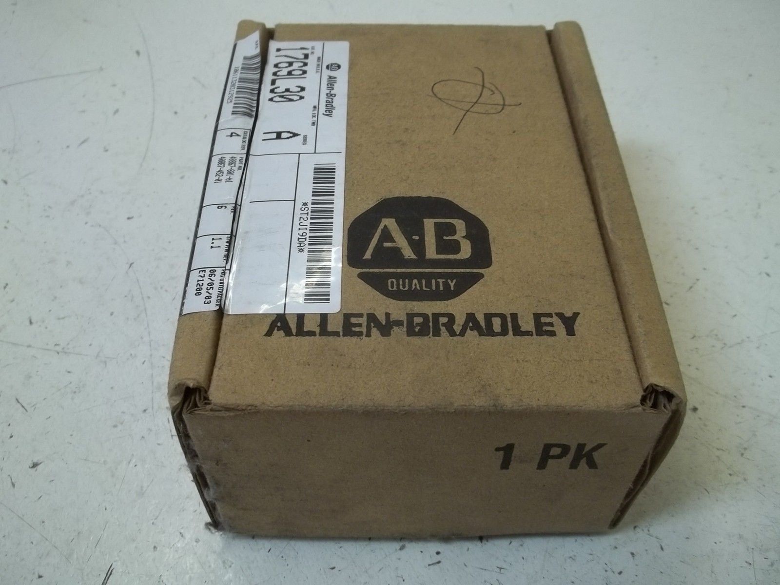 ALLEN BRADLEY 1769-L30 SER. A F/W 1.1 (NO KEY)*NEW IN BOX*