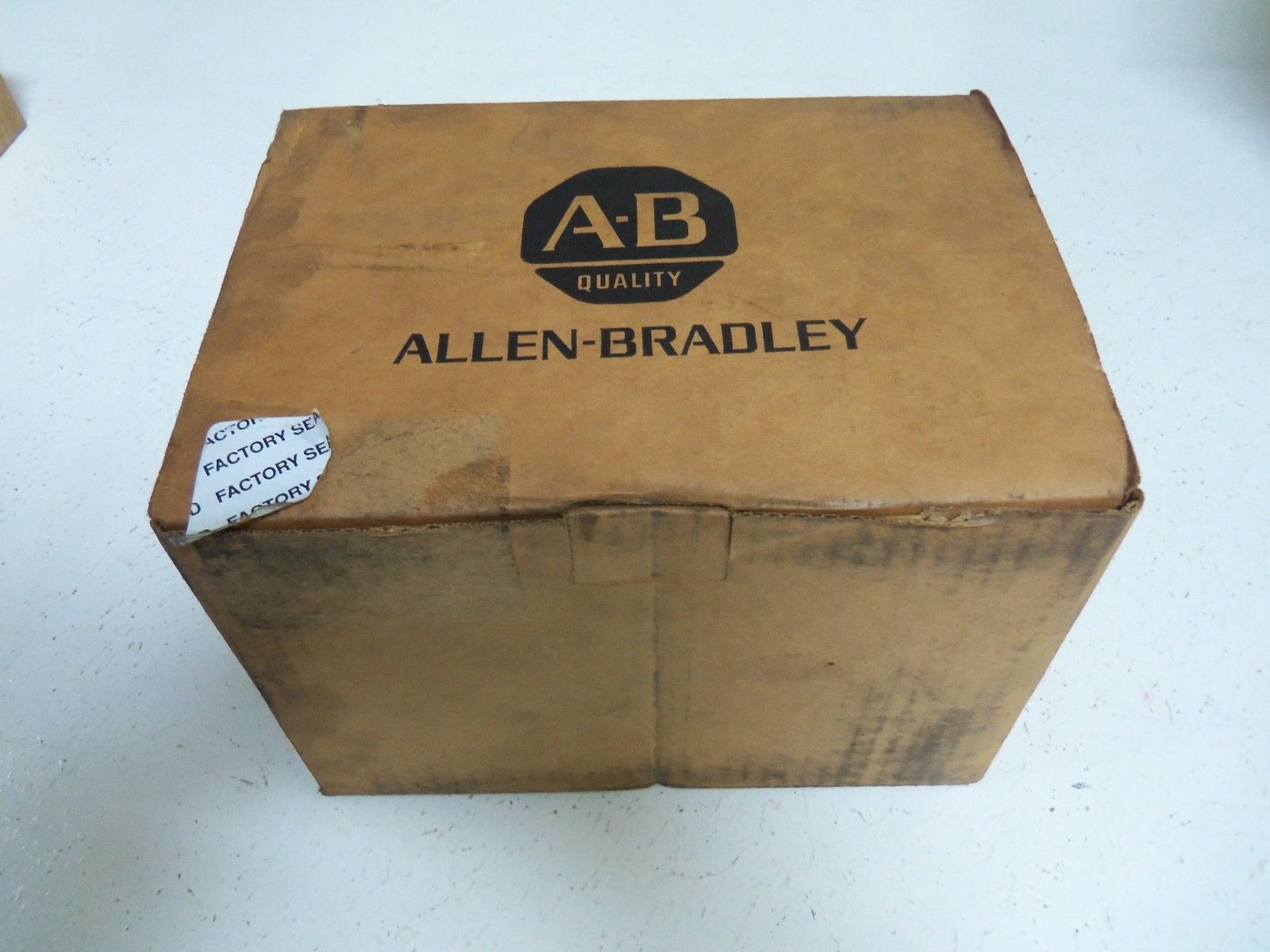 ALLEN BRADLEY 1791-32B0 SERIES B I/O BLOCK *NEW IN BOX*