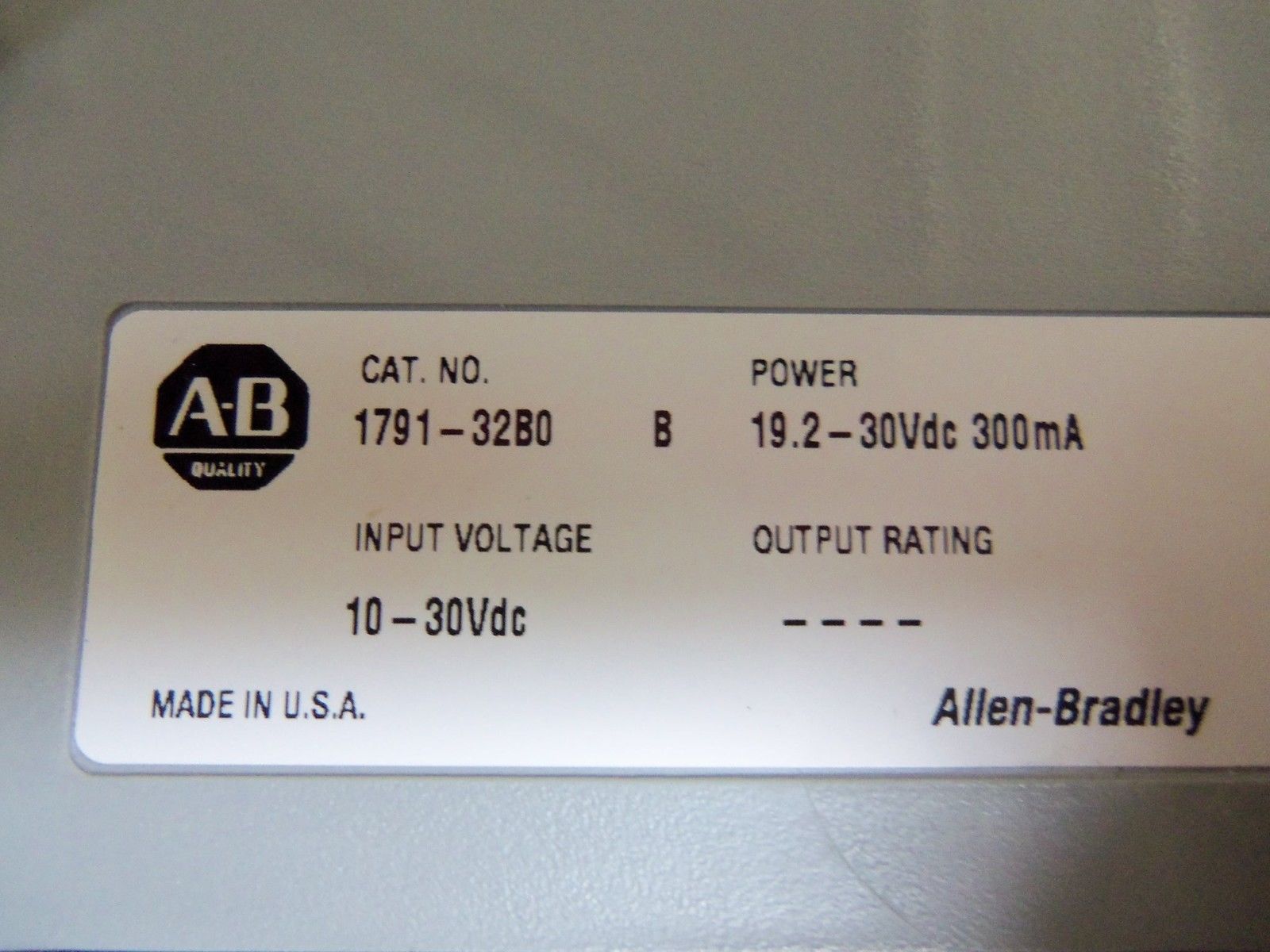 ALLEN BRADLEY 1791-32B0 SERIES B I/O BLOCK *NEW IN BOX*