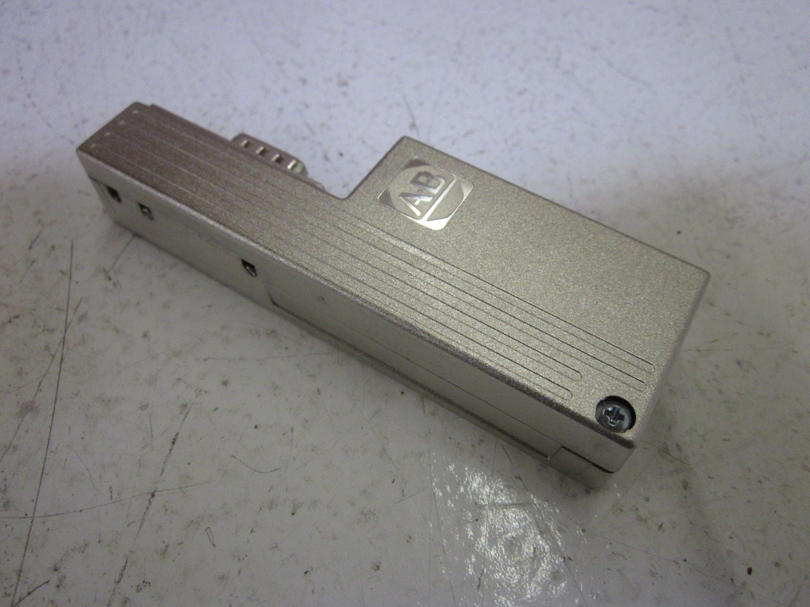 ALLEN BRADLEY 2090-K6CK CONNECTOR *NEW NO BOX*