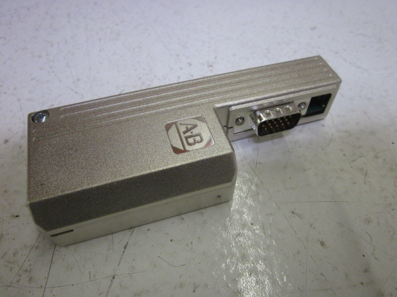 ALLEN BRADLEY 2090-K6CK CONNECTOR *NEW NO BOX*