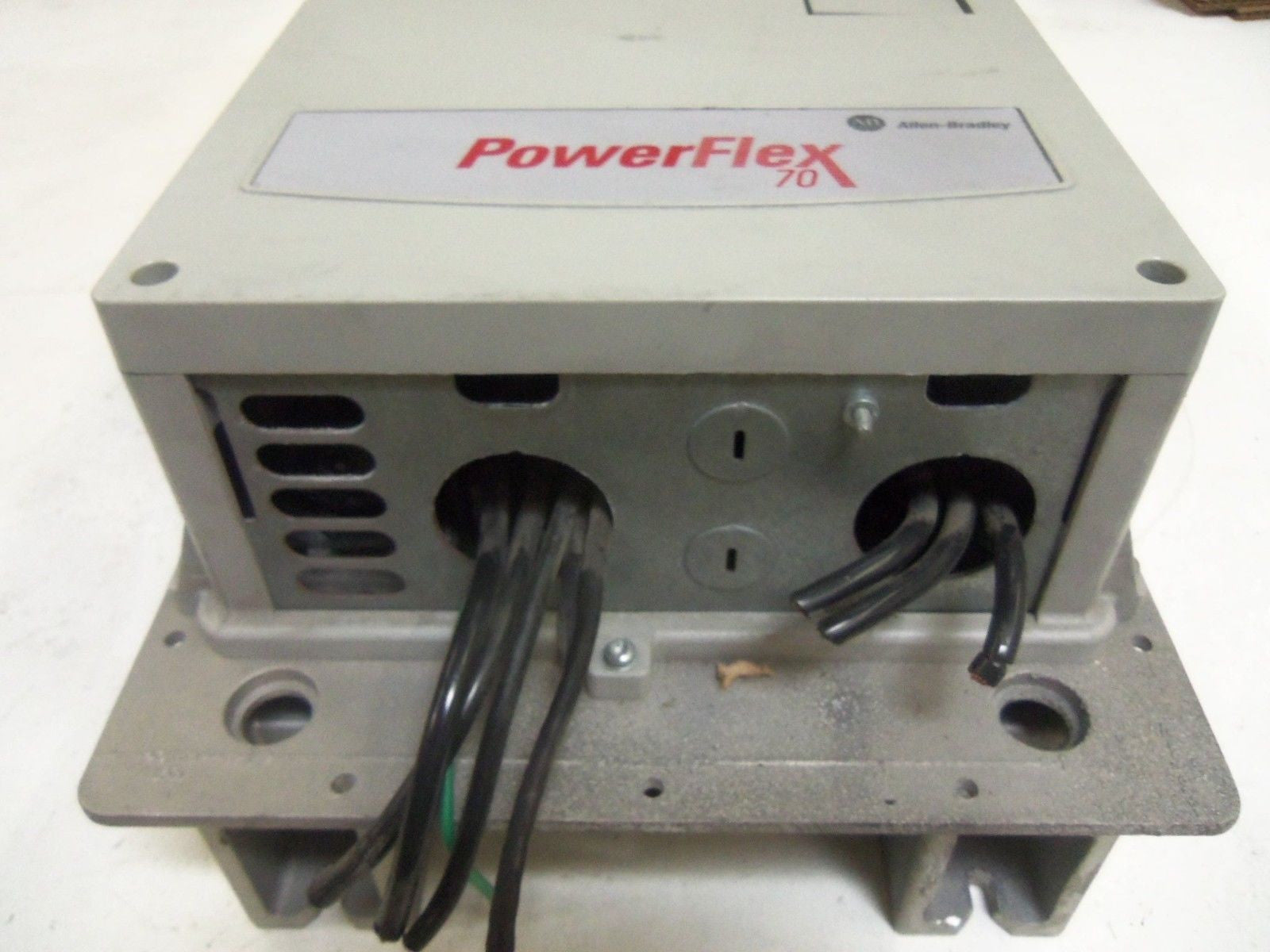 ALLEN BRADLEY POWERFLEX 70 20AE052A0AYNANC0 SER. A F/W 4.001 AC DRIVE *USED*