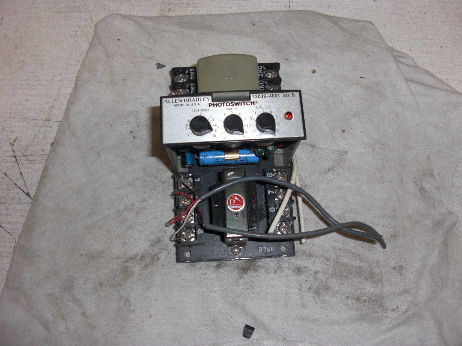 ALLEN BRADLEY 22DJ9-4001 SER. B PHOTOSWITCH TIME DELAY CONTROL MODULE *USED*