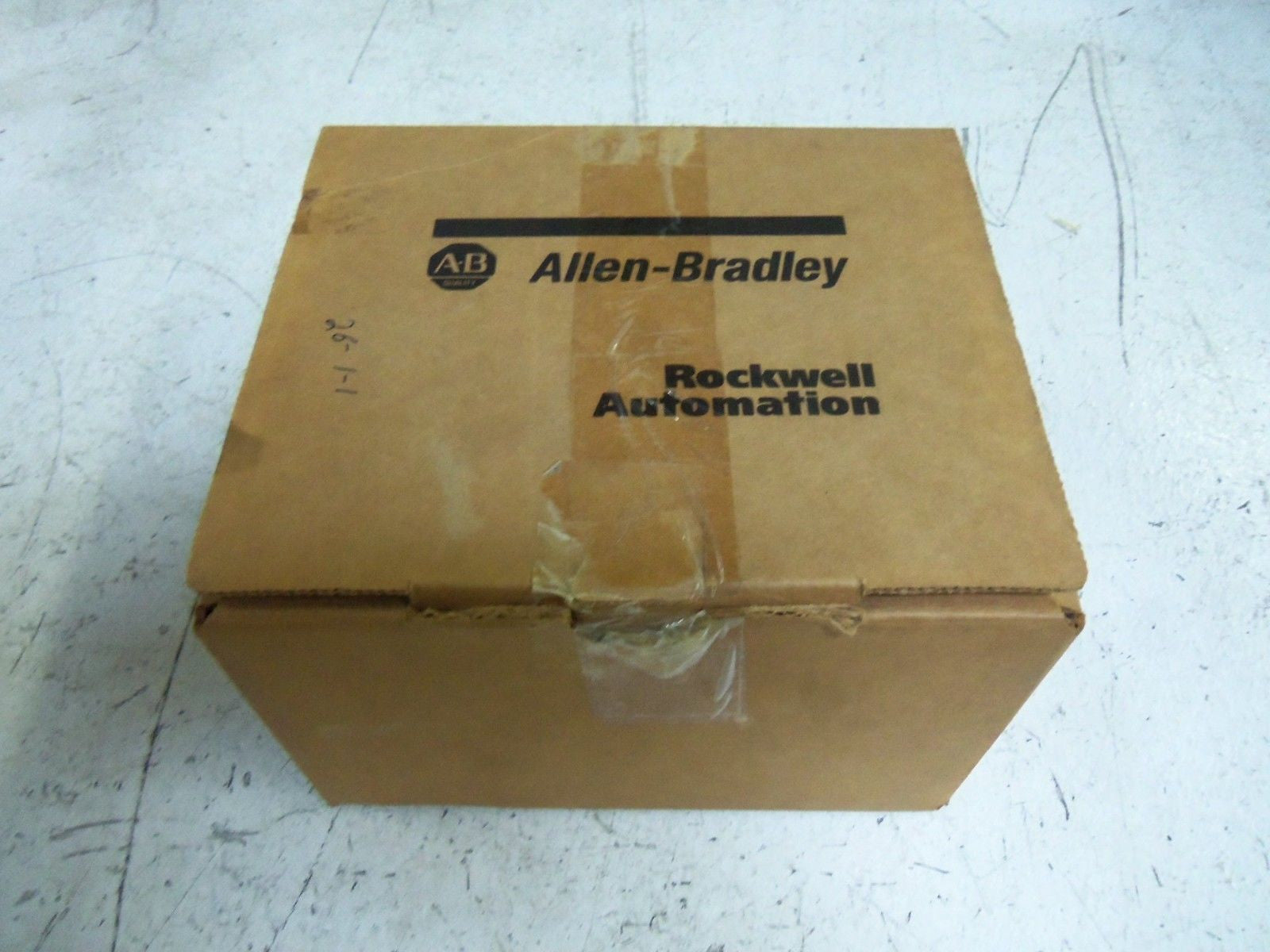 ALLEN BRADLEY 2711-T6C2L1 SER B REV D FRN 4.43 OPERATOR INTERFACE *NEW IN BOX*