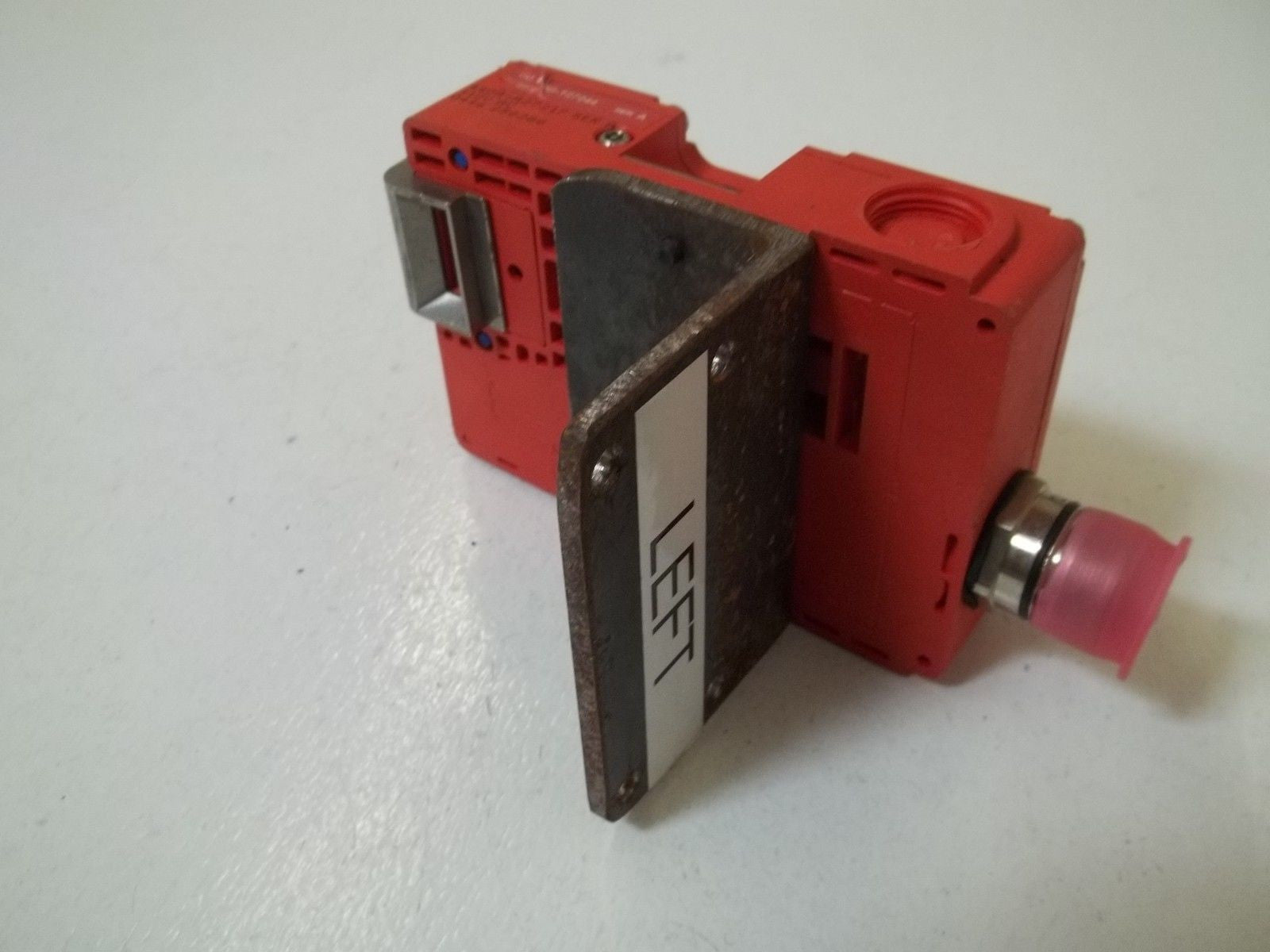 ALLEN BRADLEY 440G-T27244 SER.A SAFETY INTERLOCK SWITCH(AS PICTURED) *USED*