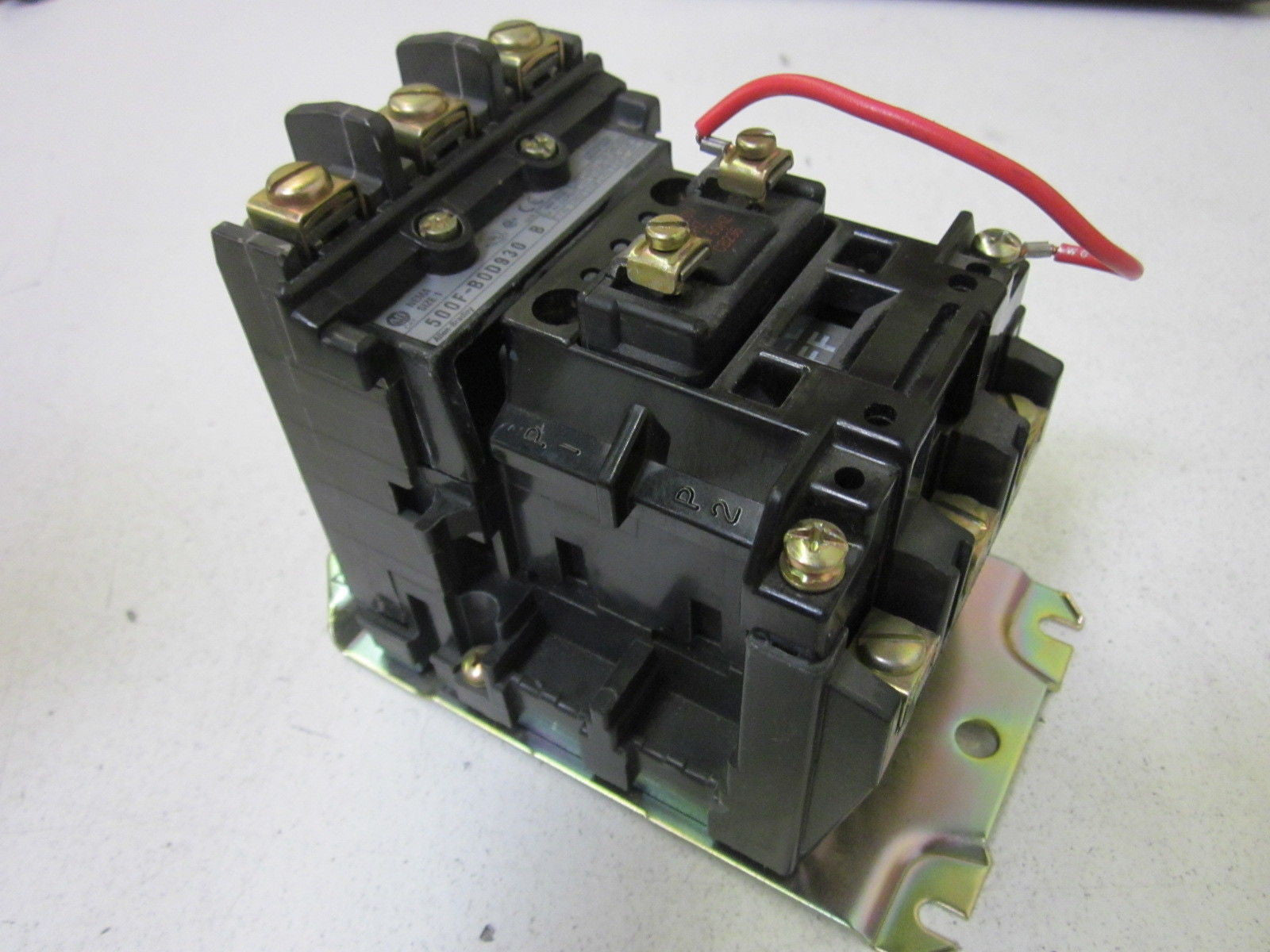 ALLEN BRADLEY NEMA SIZE 1 500F-BOD930 SER. B  * NEW *