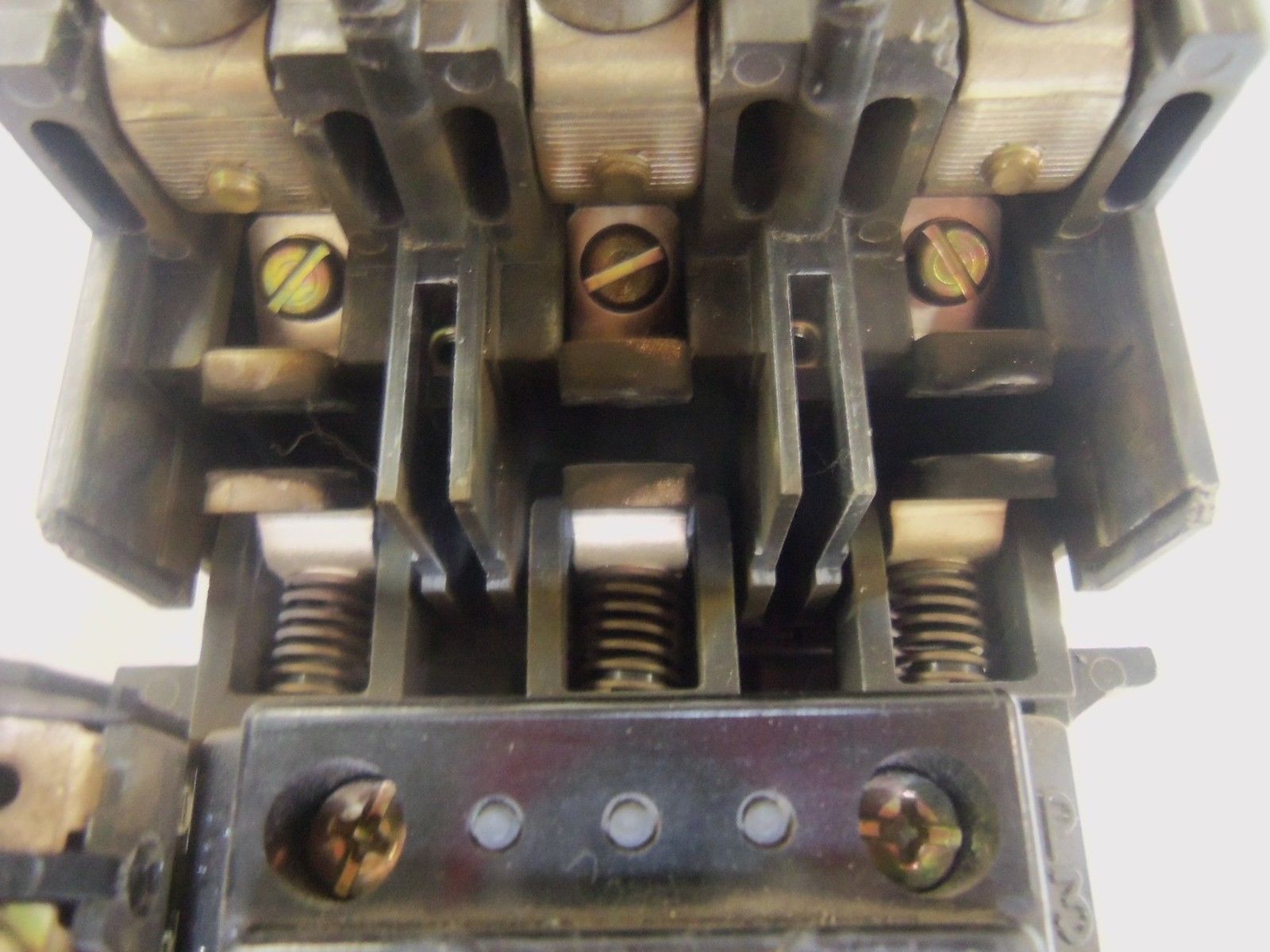 ALLEN BRADLEY 500F-COD930 SER. B STARTER CONTACTOR *USED*