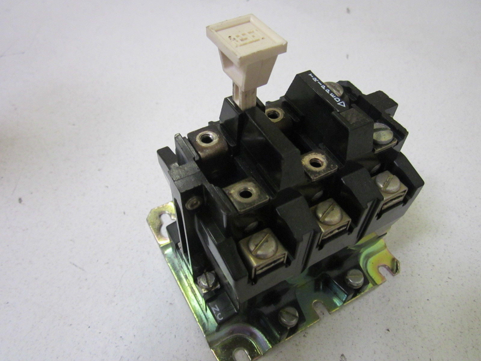 ALLEN BRADLEY 592-B0V16 SER.A *USED*