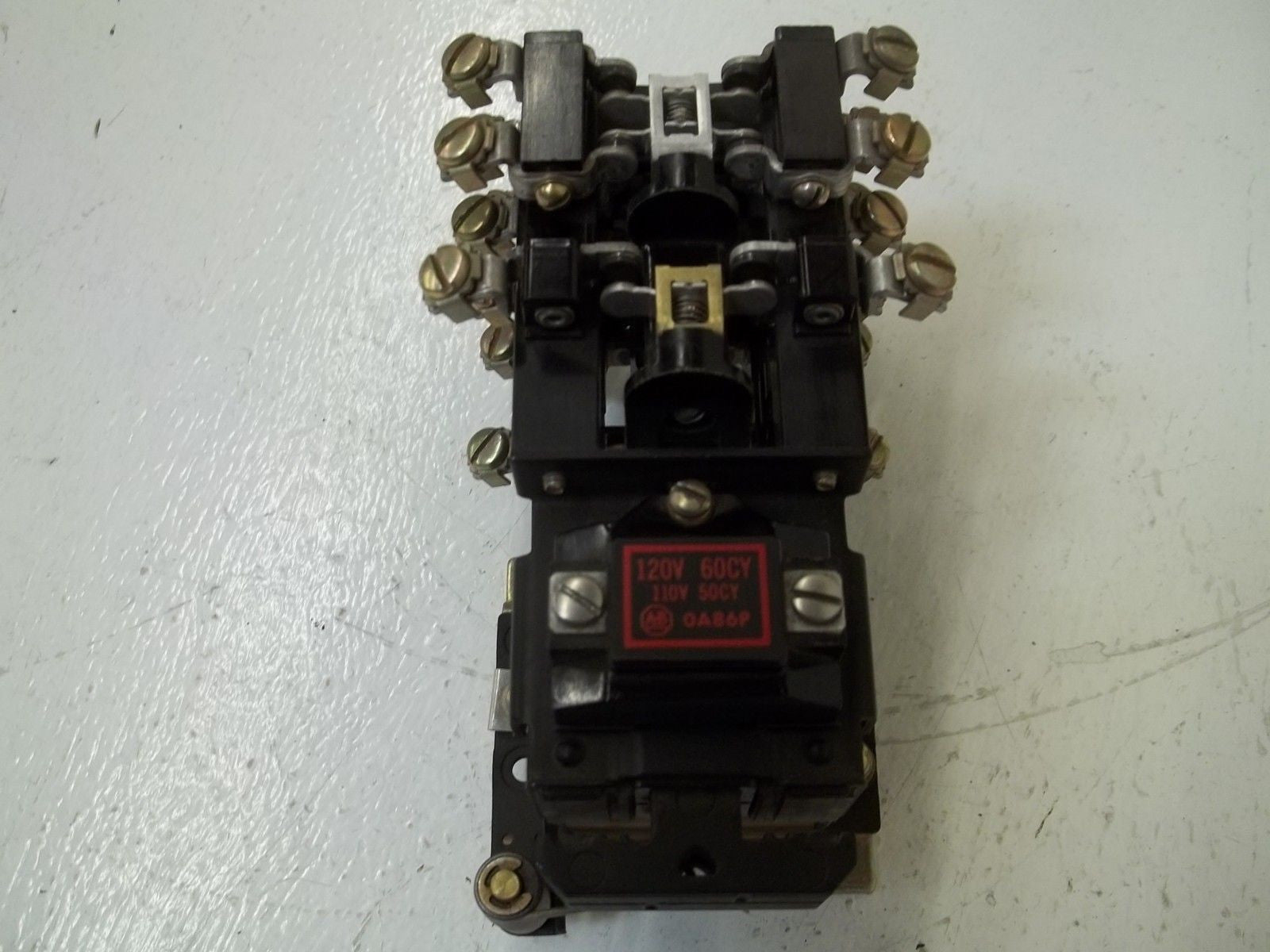 ALLEN BRADLEY 700-BX641A1 SER.A *USED*
