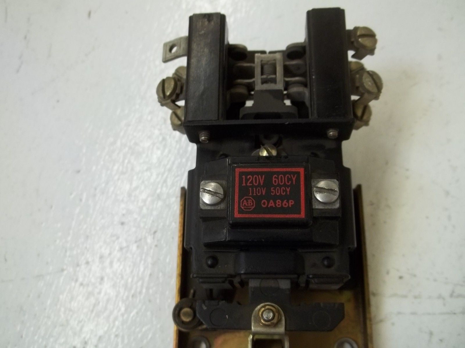 ALLEN BRADLEY 700-BXL200 SER.A *USED*