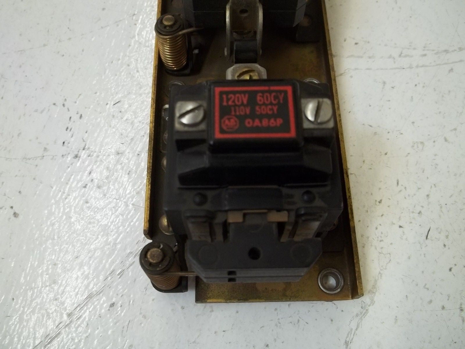 ALLEN BRADLEY 700-BXL200 SER.A *USED*