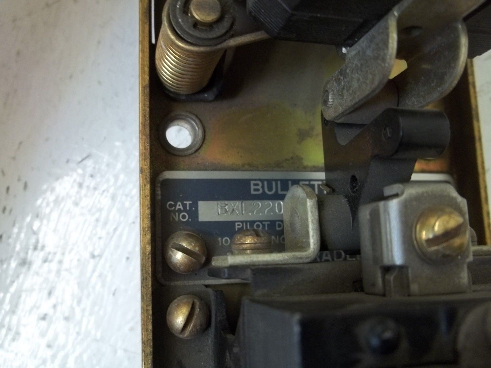 ALLEN BRADLEY 700-BXL200 SER.A *USED*