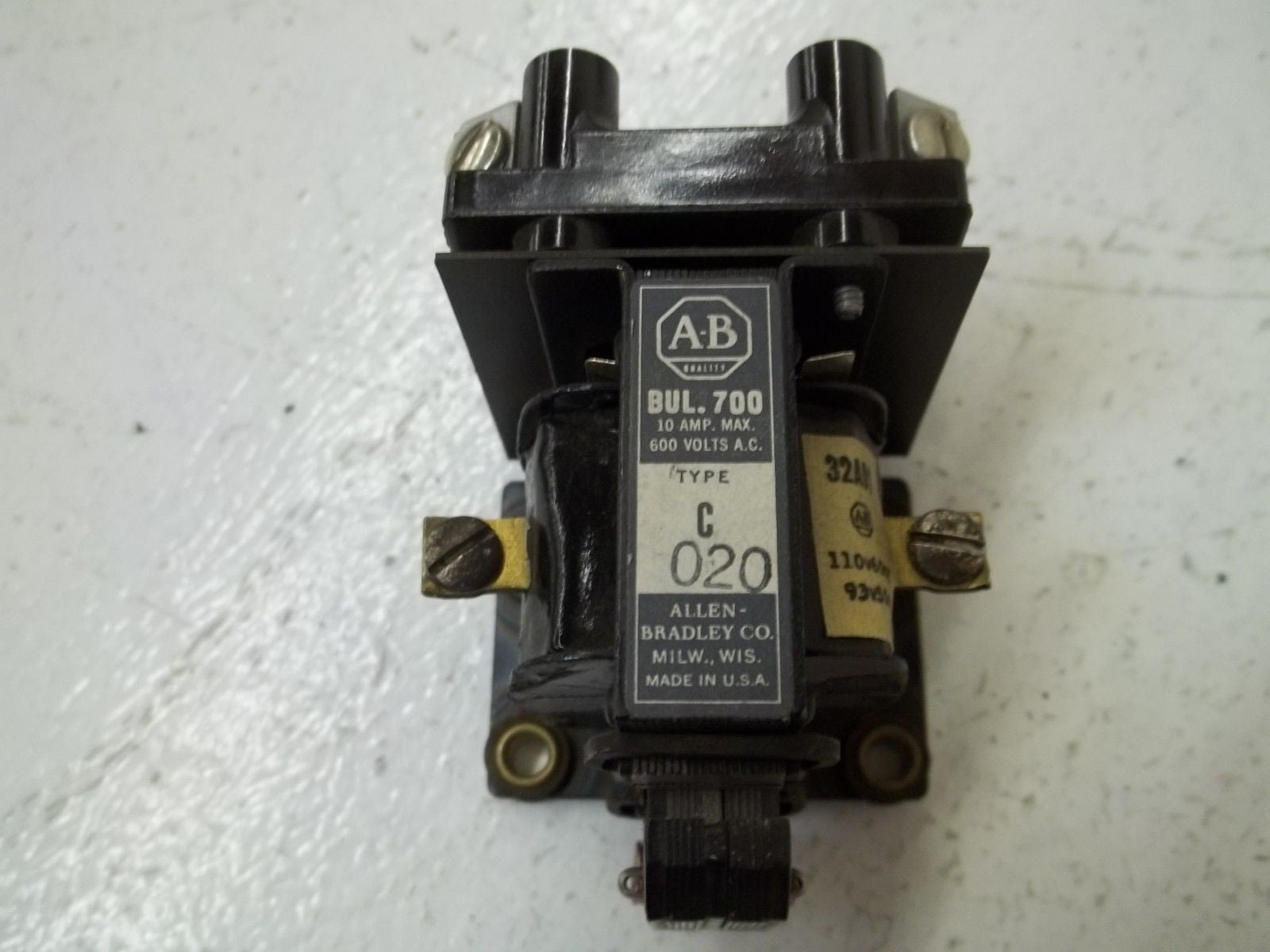 ALLEN BRADLEY 700-C020 110V *NEW NO BOX*