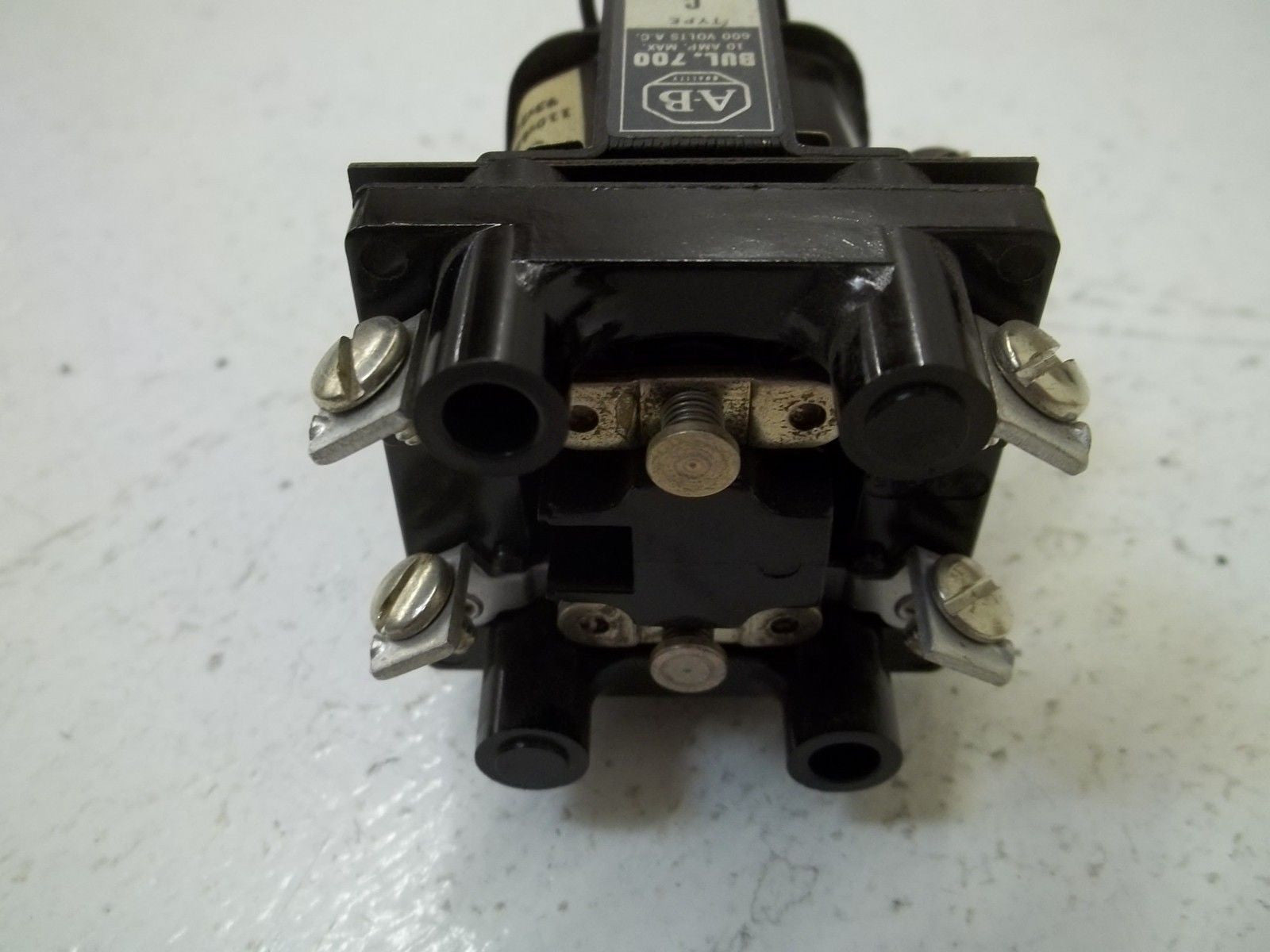 ALLEN BRADLEY 700-C020 110V *NEW NO BOX*