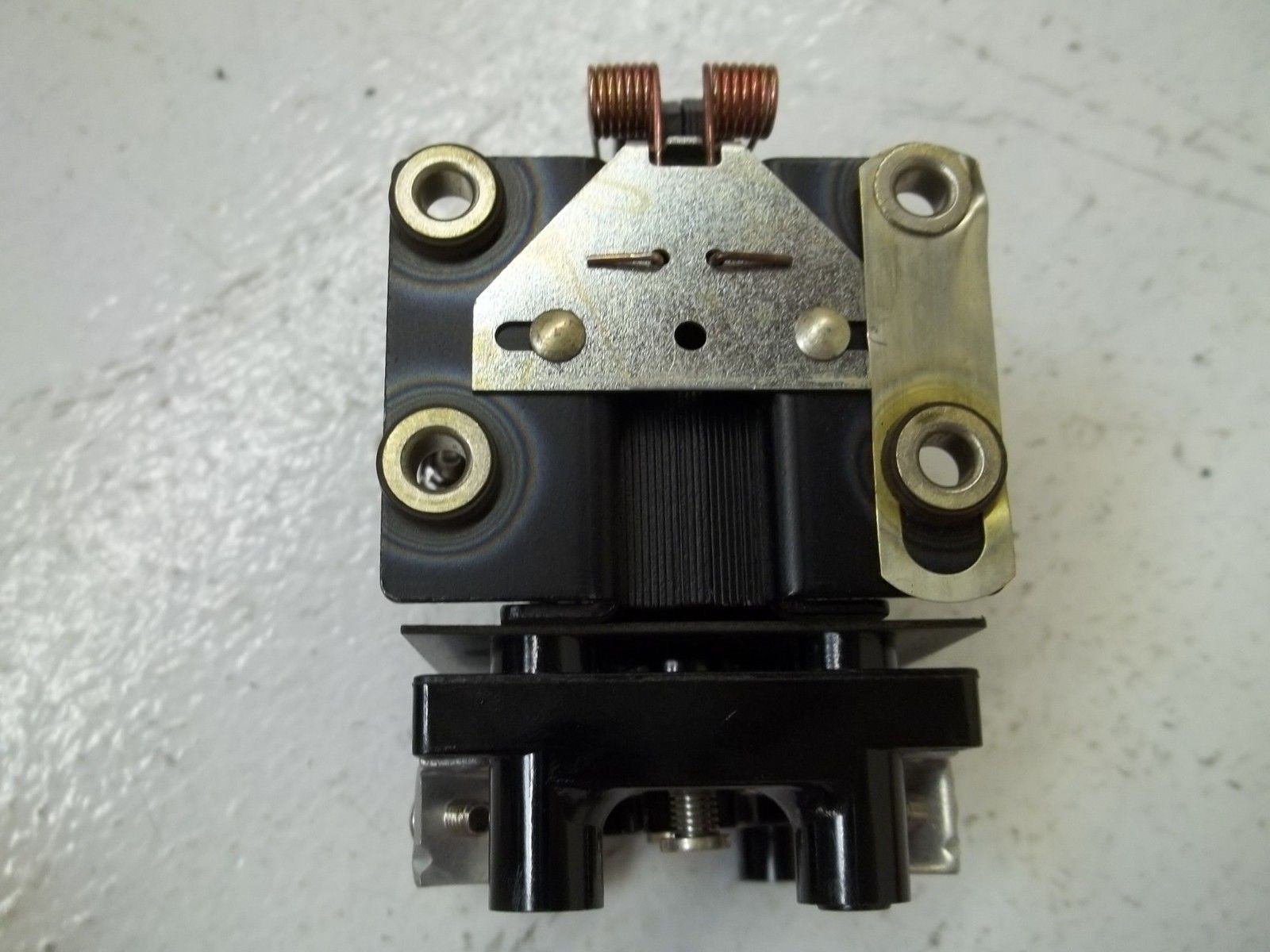 ALLEN BRADLEY 700-C020 110V *NEW NO BOX*