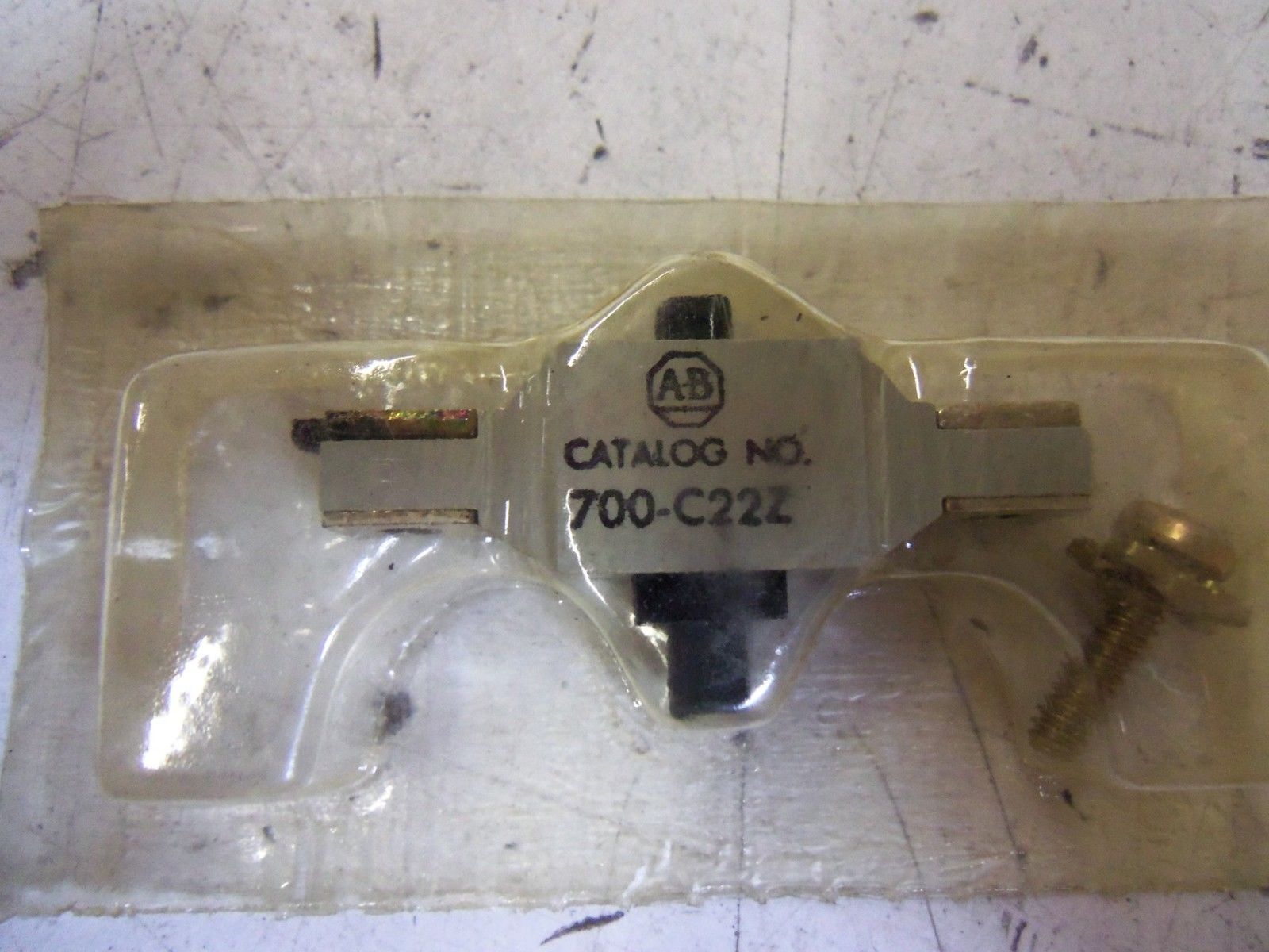 ALLEN BRADLEY 700-C22Z (MISSING ONE SCREW) *NEW NO BOX*