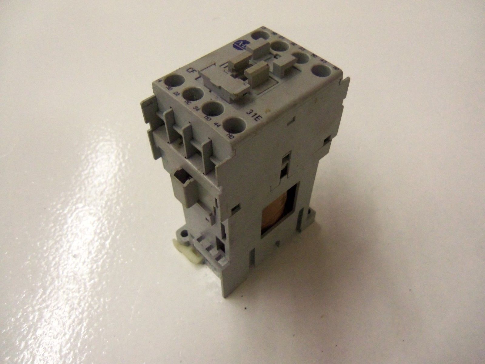 ALLEN BRADLEY 700-CF310DJ SER. A 24VDC *USED*