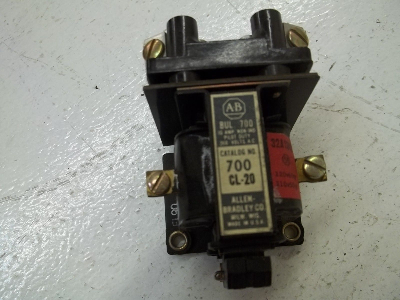 ALLEN BRADLEY 700-CL-20 120V *USED*