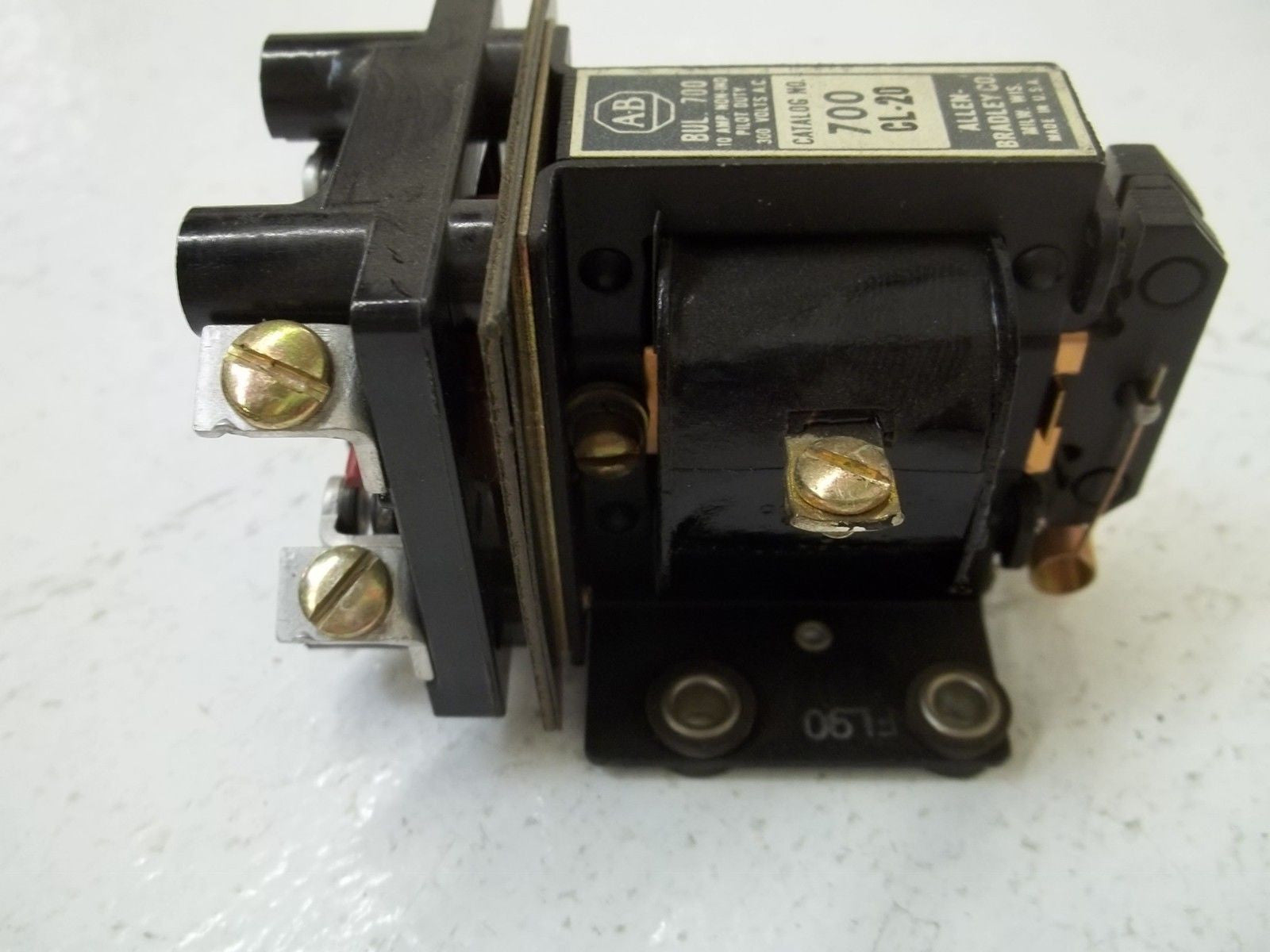 ALLEN BRADLEY 700-CL-20 120V *USED*