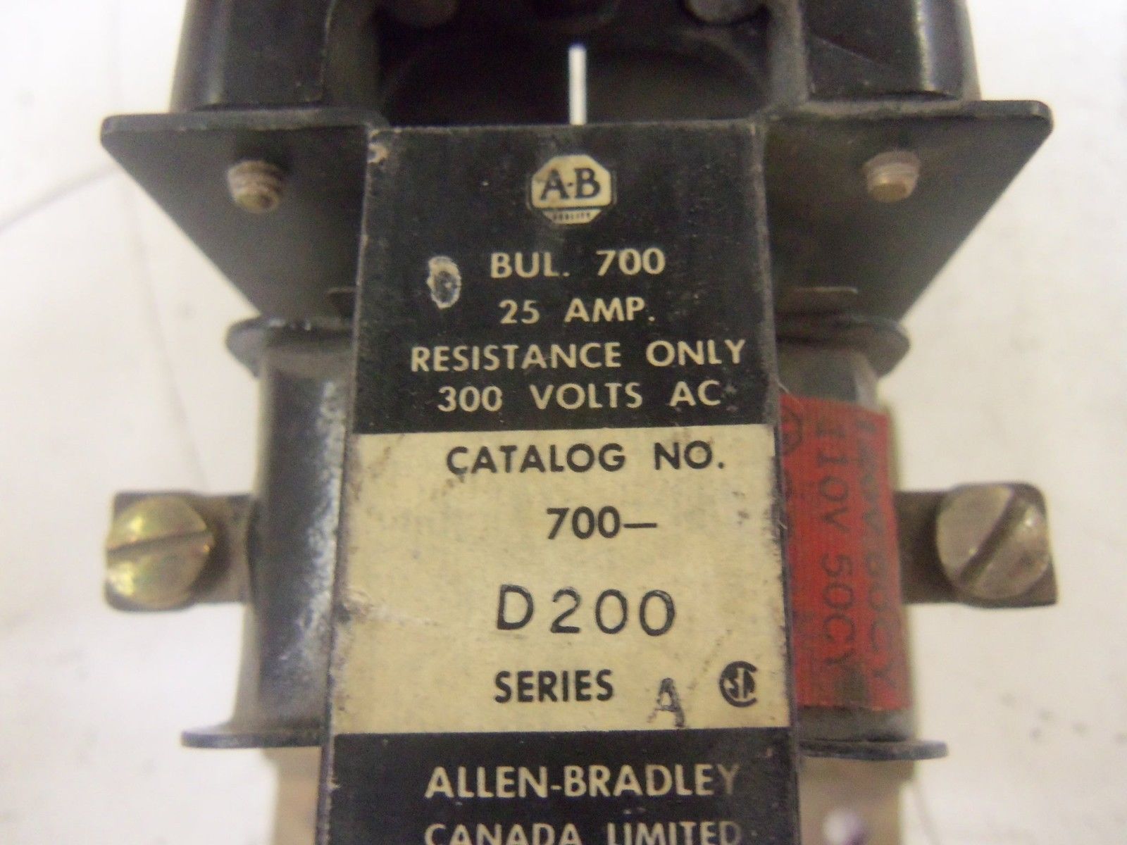 ALLEN BRADLEY 700-D200 SER. A AC RELAY *USED*