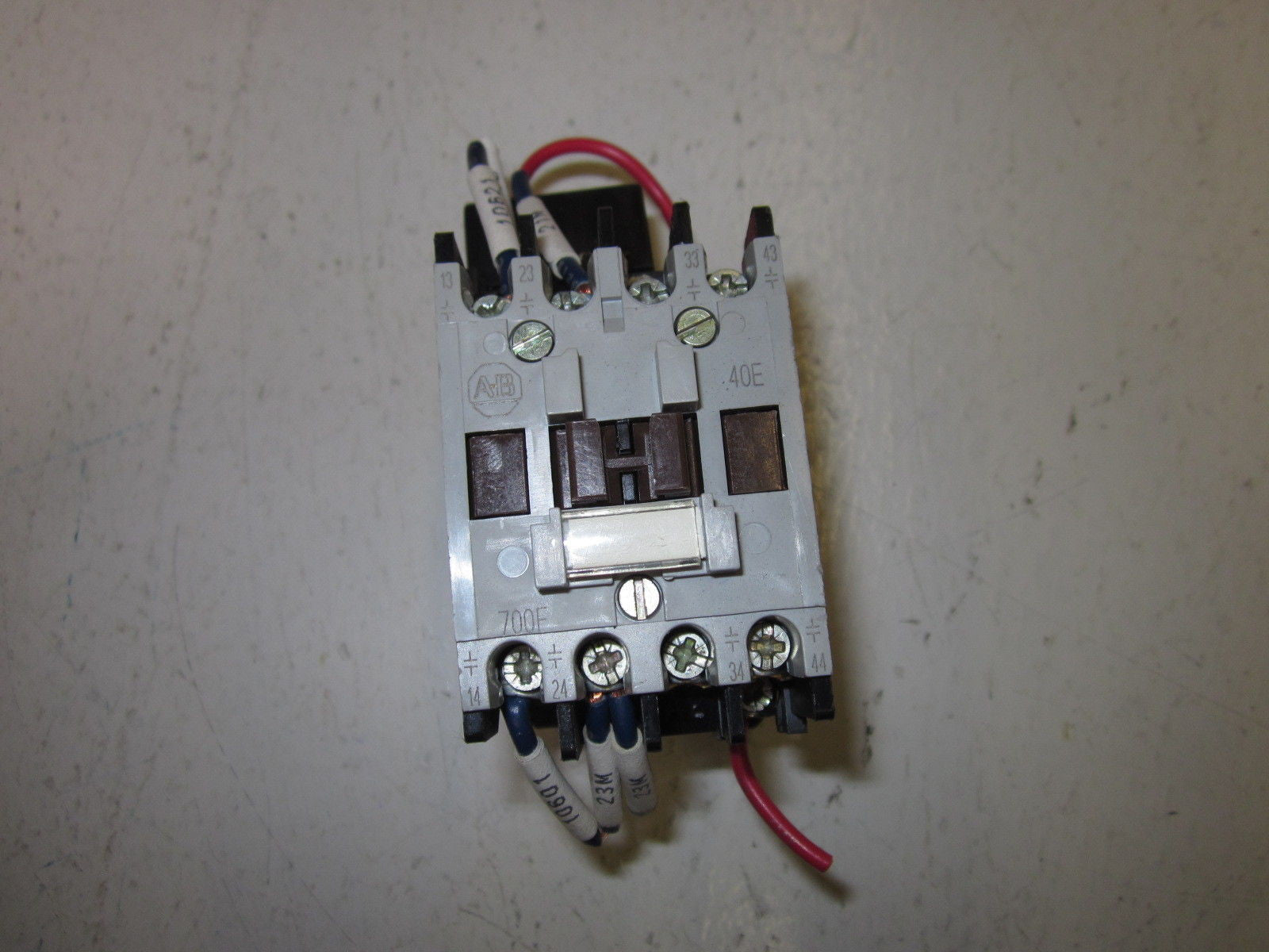 ALLEN BRADLEY 700-F400A1 SER.B / 199-FSMA10 SER.B *USED*