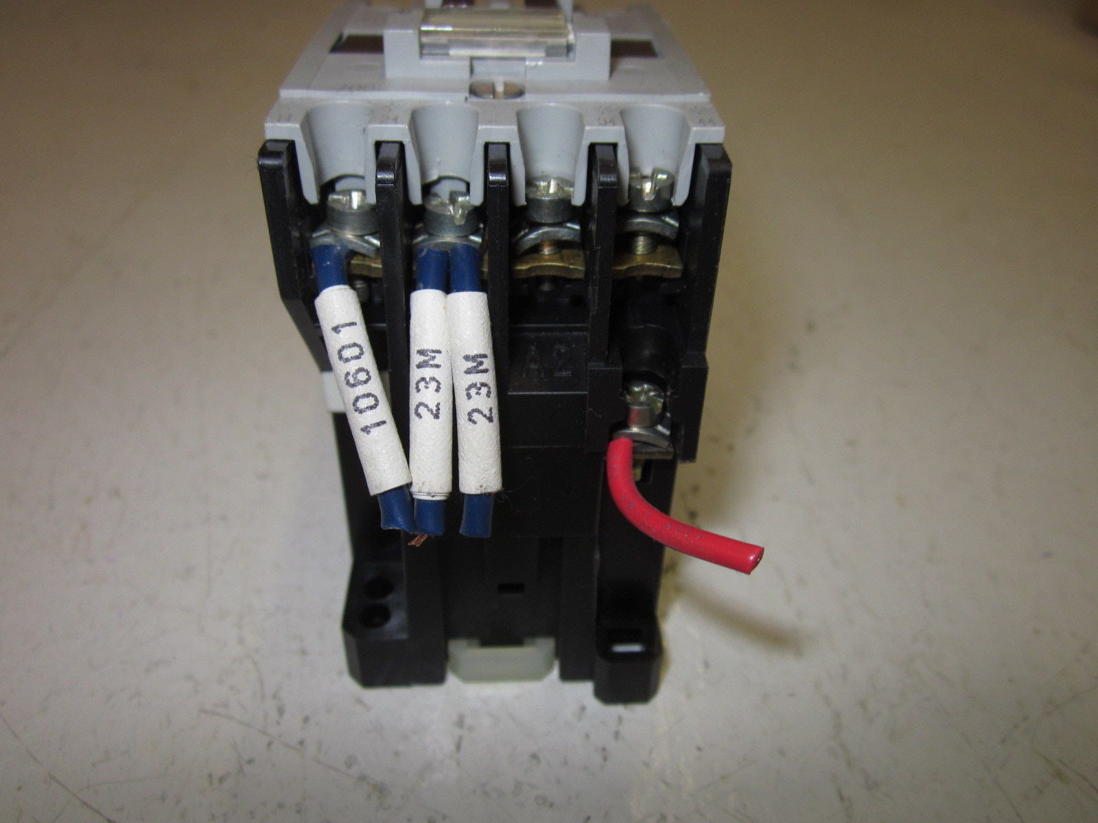 ALLEN BRADLEY 700-F400A1 SER.B / 199-FSMA10 SER.B *USED*