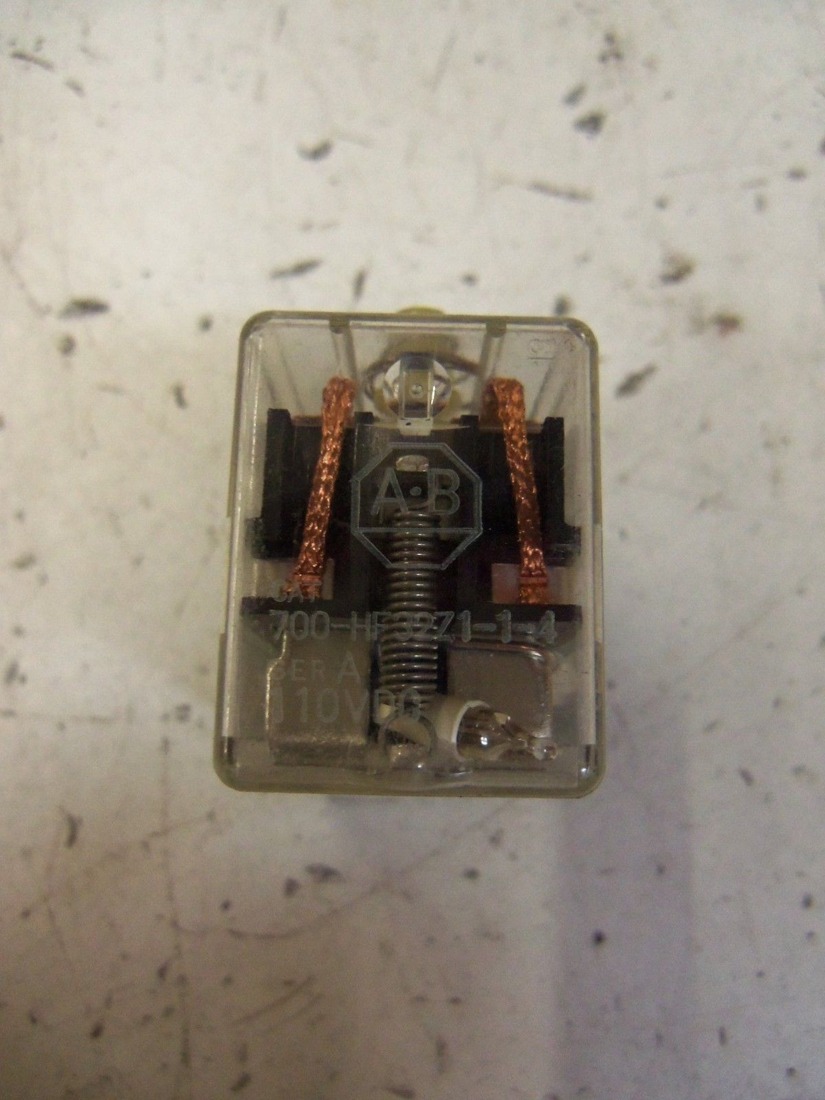 ALLEN BRADLEY 700-HF32Z1-1-4 SERIES A 110VDC *USED*