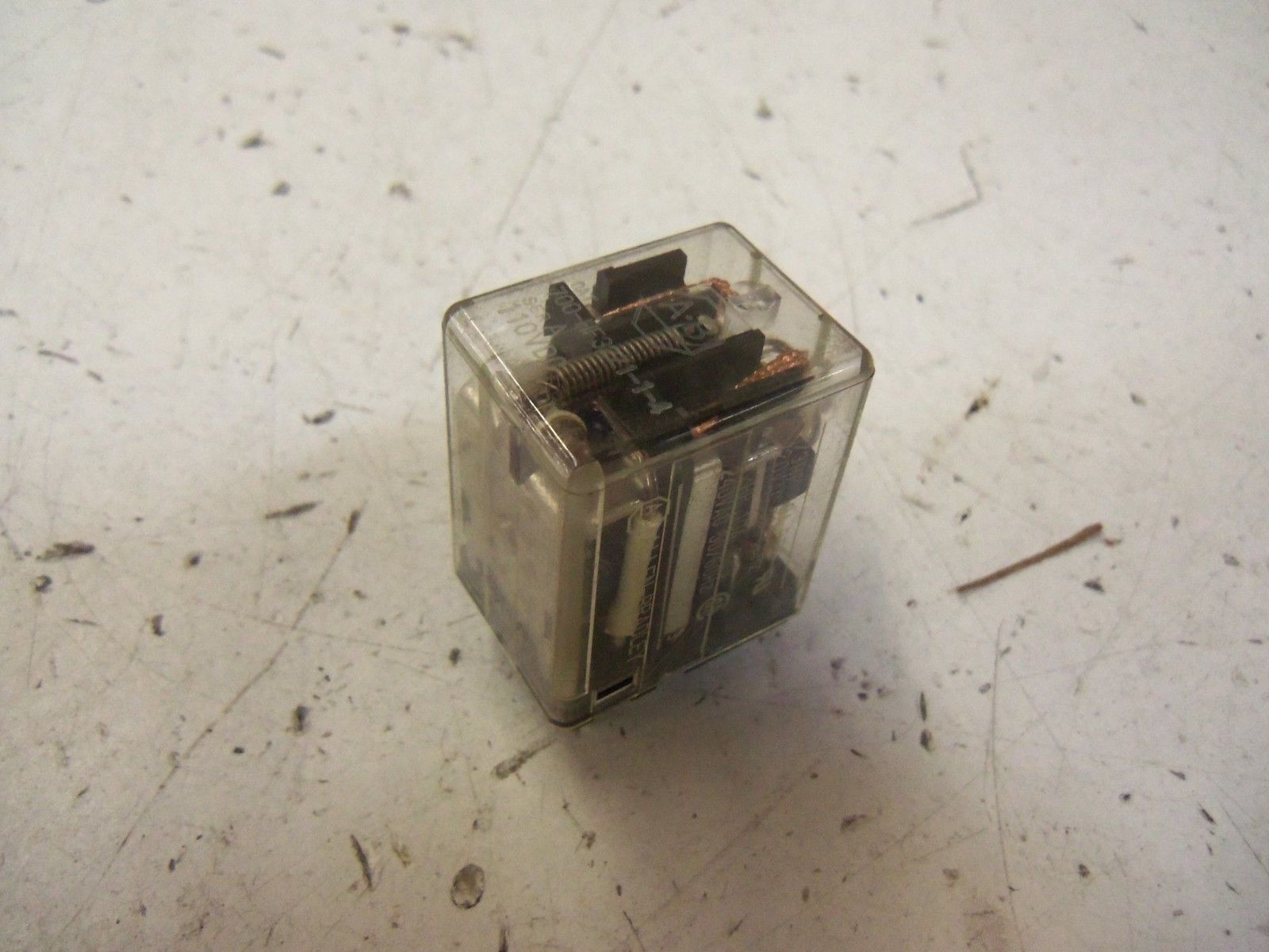 ALLEN BRADLEY 700-HF32Z1-1-4 SERIES A 110VDC *USED*