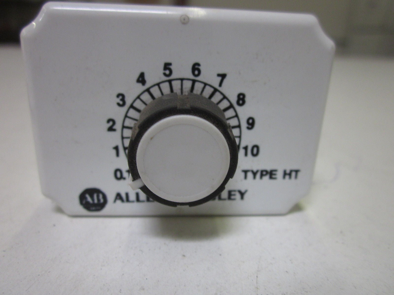 ALLEN BRADLEY 700-HT12AA2 SER.A *USED*