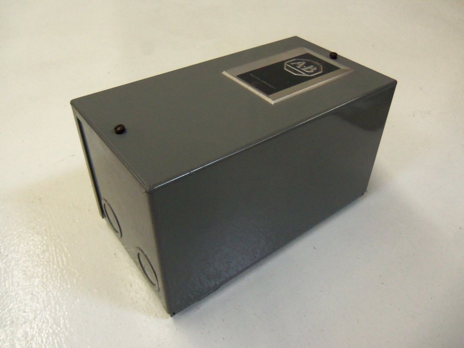 ALLEN BRADLEY 700-N201A1 SERIES B *NEW NO BOX*