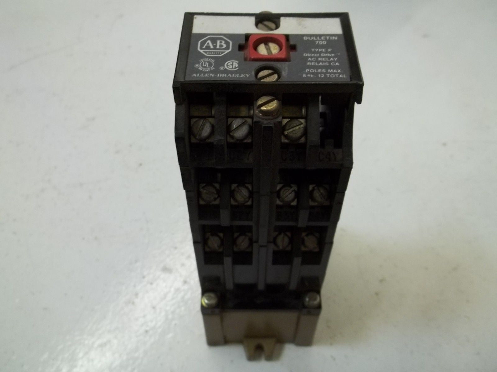 ALLEN BRADLEY 700-P1200A1 SER. A AC RELAY 115-120V (CRACK) *USED*