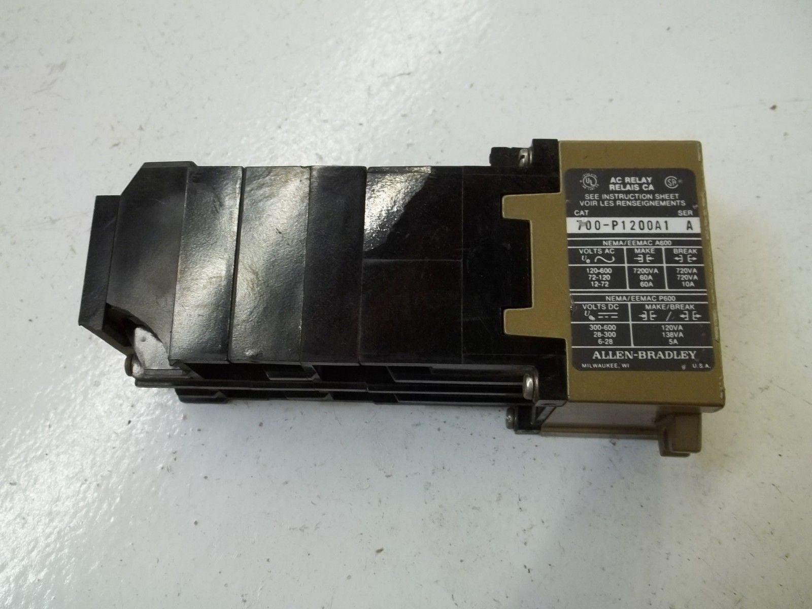 ALLEN BRADLEY 700-P1200A1 SER. A AC RELAY 115-120V (CRACK) *USED*