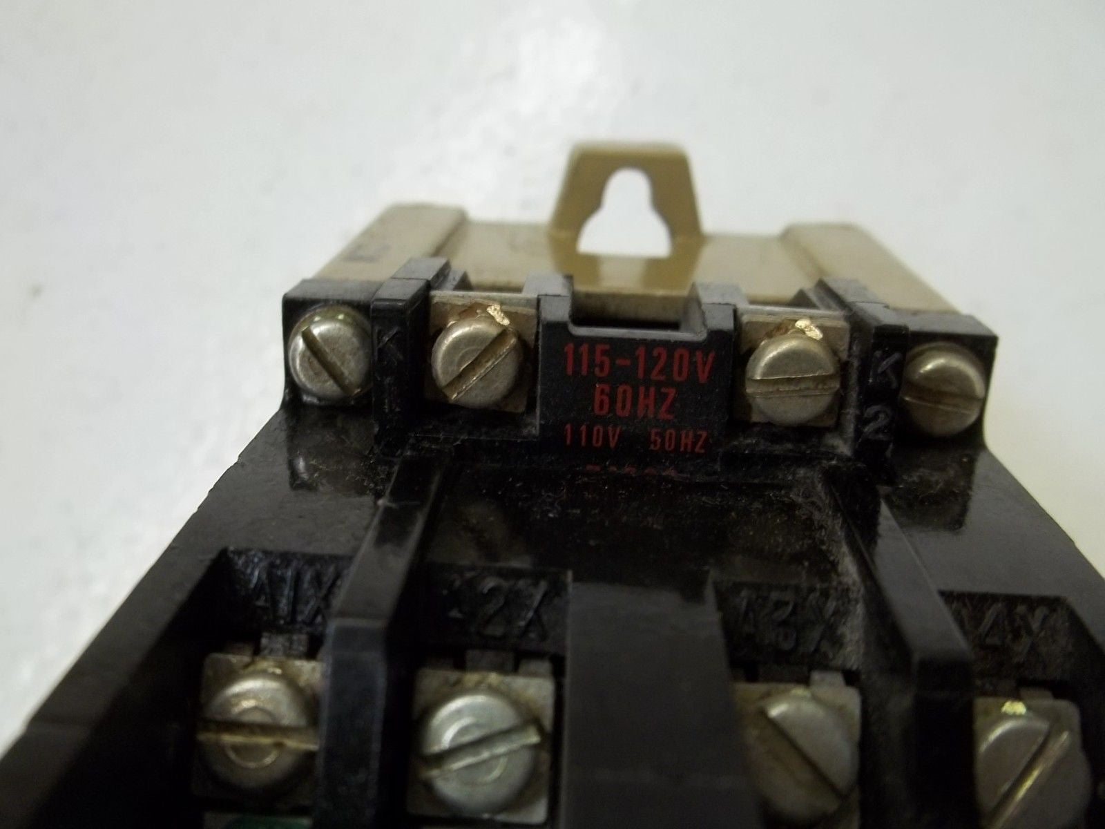 ALLEN BRADLEY 700-P1200A1 SER. A AC RELAY 115-120V (CRACK) *USED*