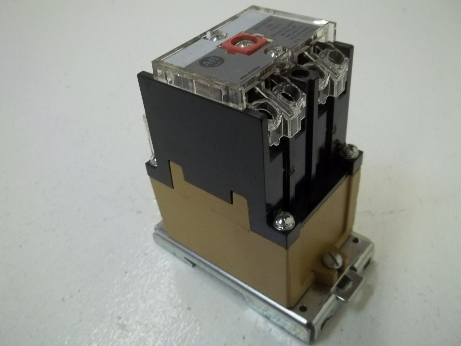 ALLEN BRADLEY 700-P200DA1 SER.D 115-120V *NEW NO BOX*