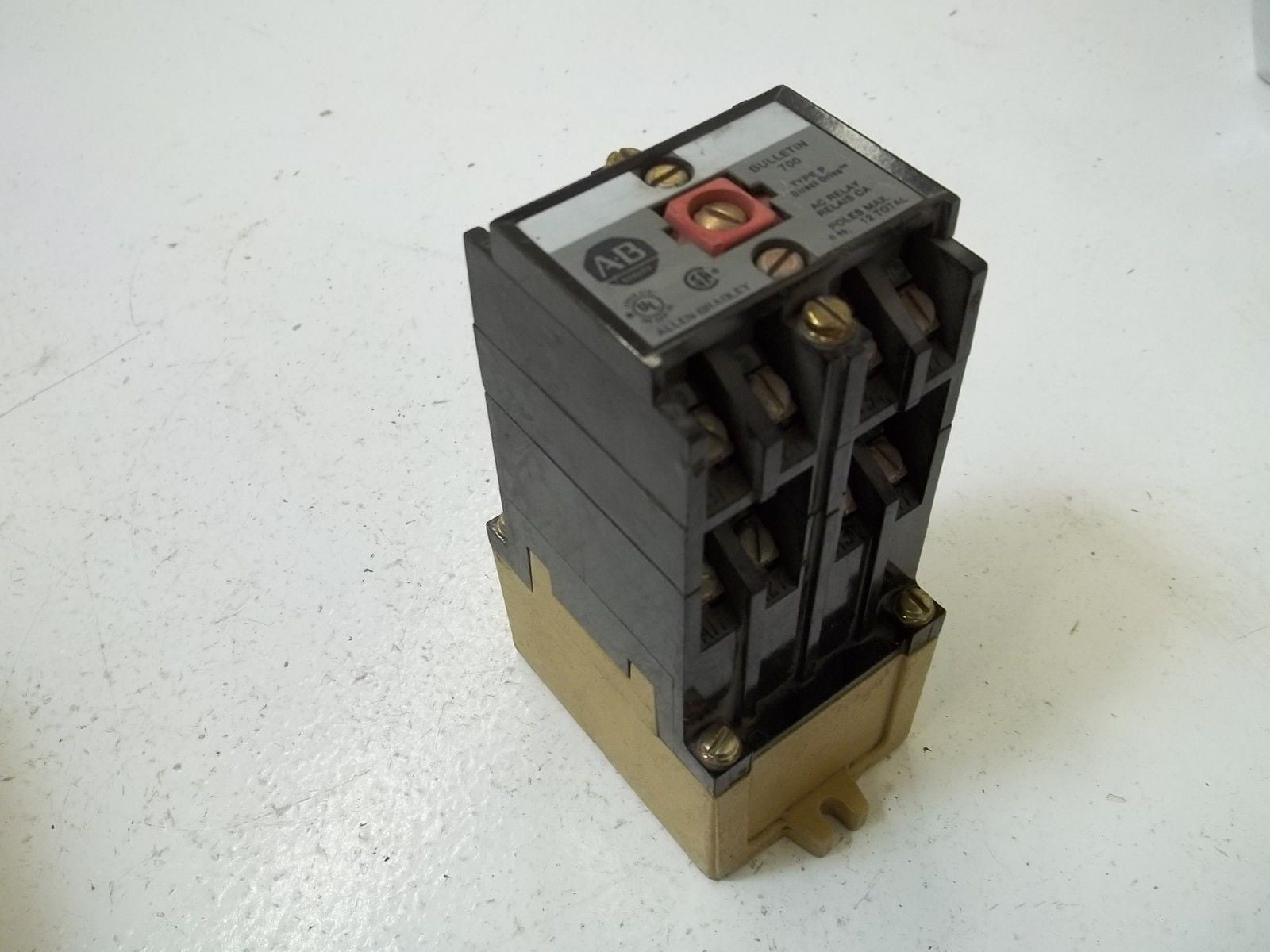 ALLEN BRADLEY 700-P800A4 SER.B 460-480V *USED*