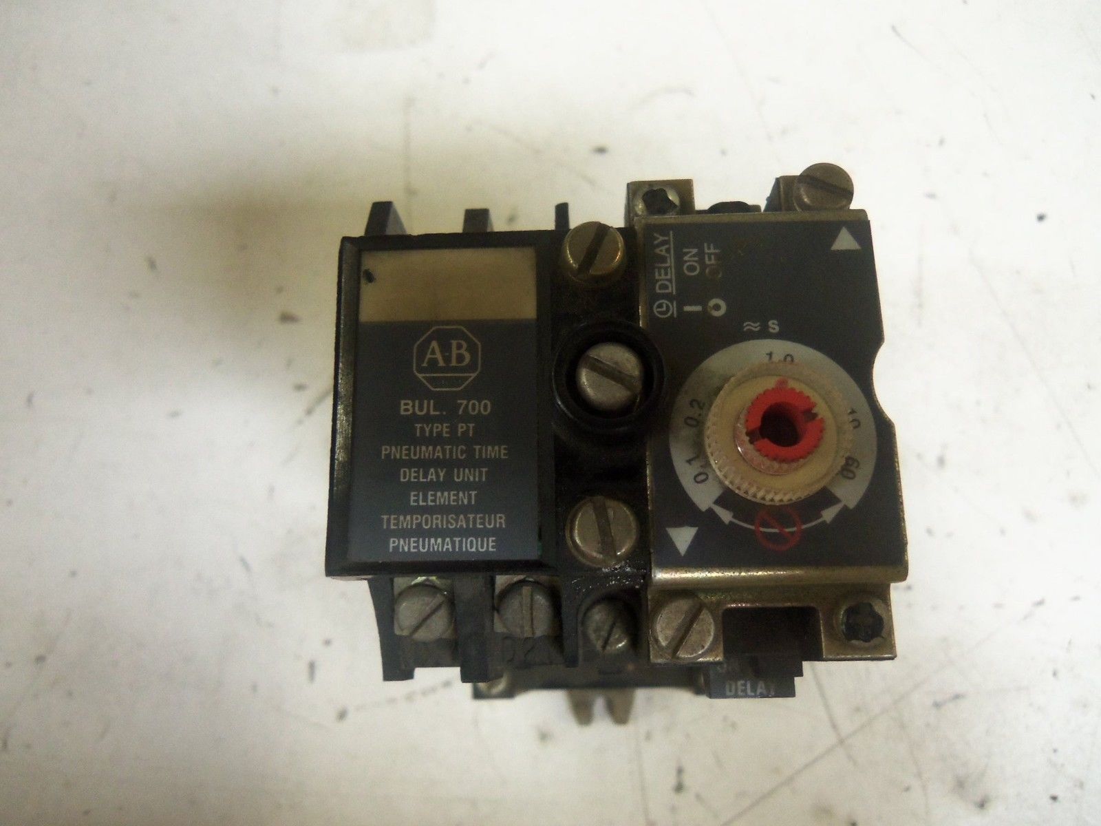 ALLEN BRADLEY 700-PT400A1 SER. A PNEUMATIC TIME RELAY *USED*
