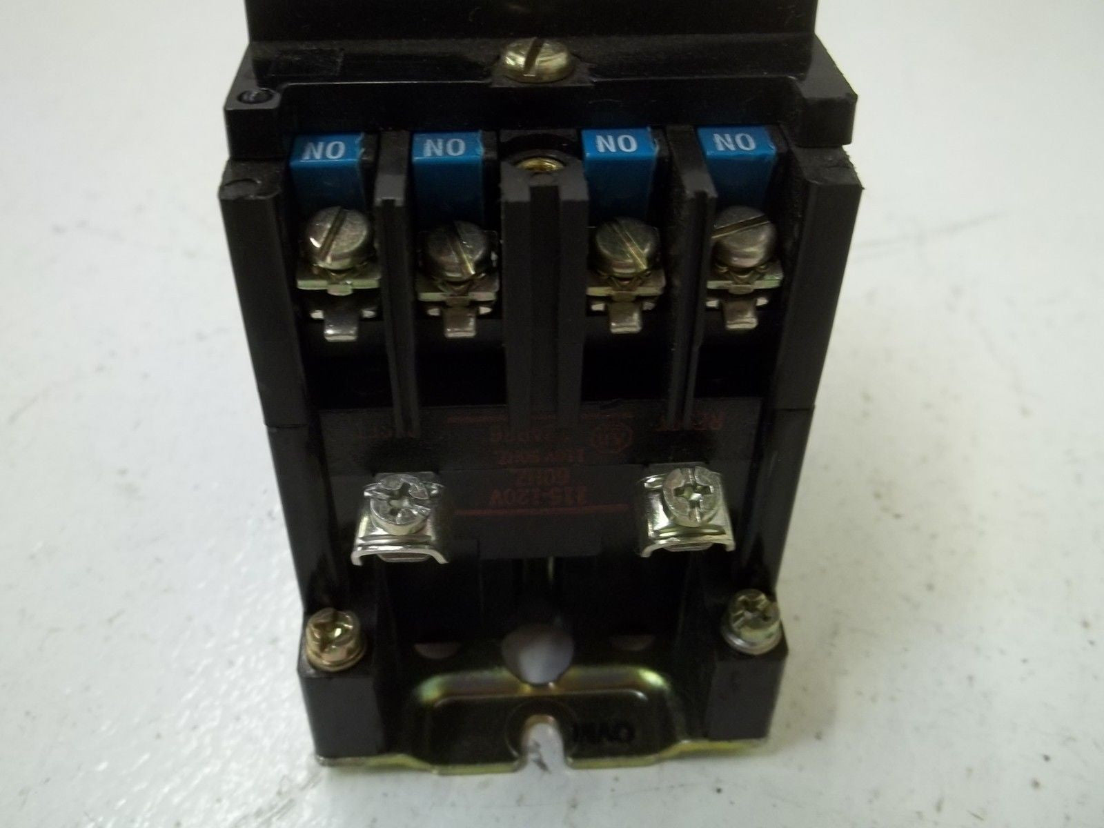 ALLEN BRADLEY 700-RM400A1 SER.B 115-120V *USED*