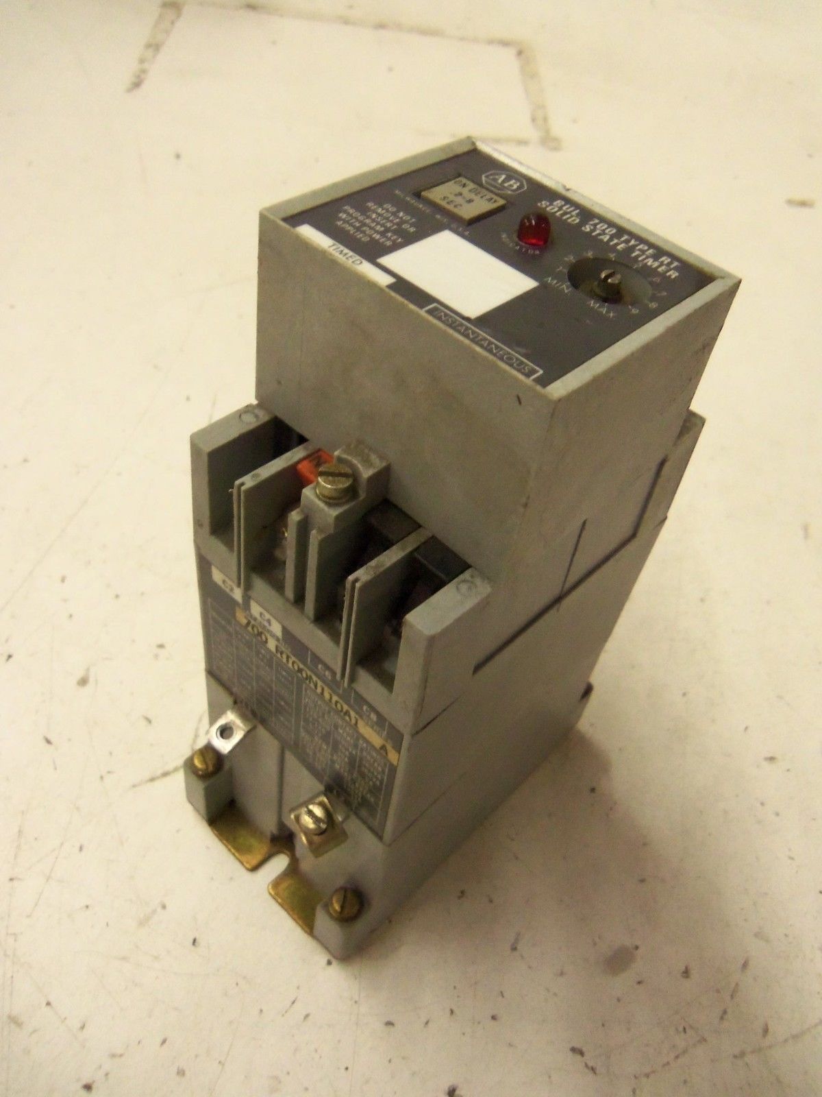 ALLEN BRADLEY 700-RT00N110A1 SERIES A *USED*