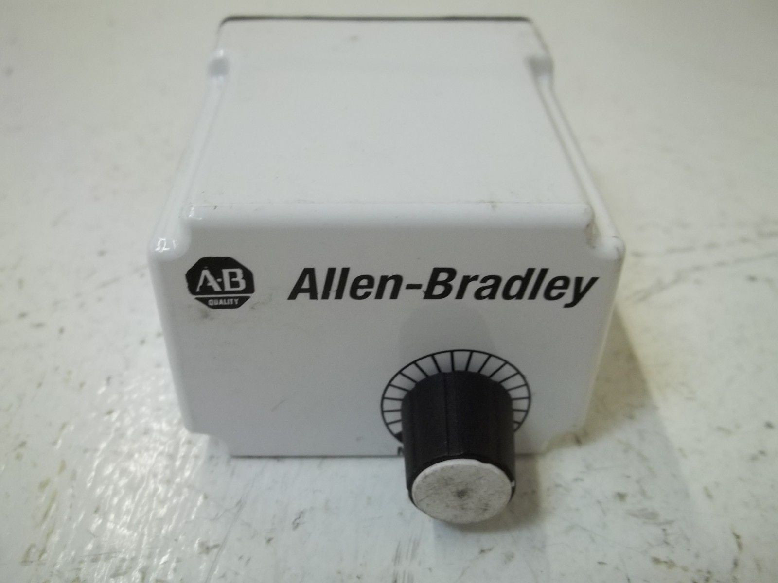 ALLEN BRADLEY 700-HT12BU12 SER. B TIME DELAY RELAY 1.0-100 SEC. *NEW NO BOX*