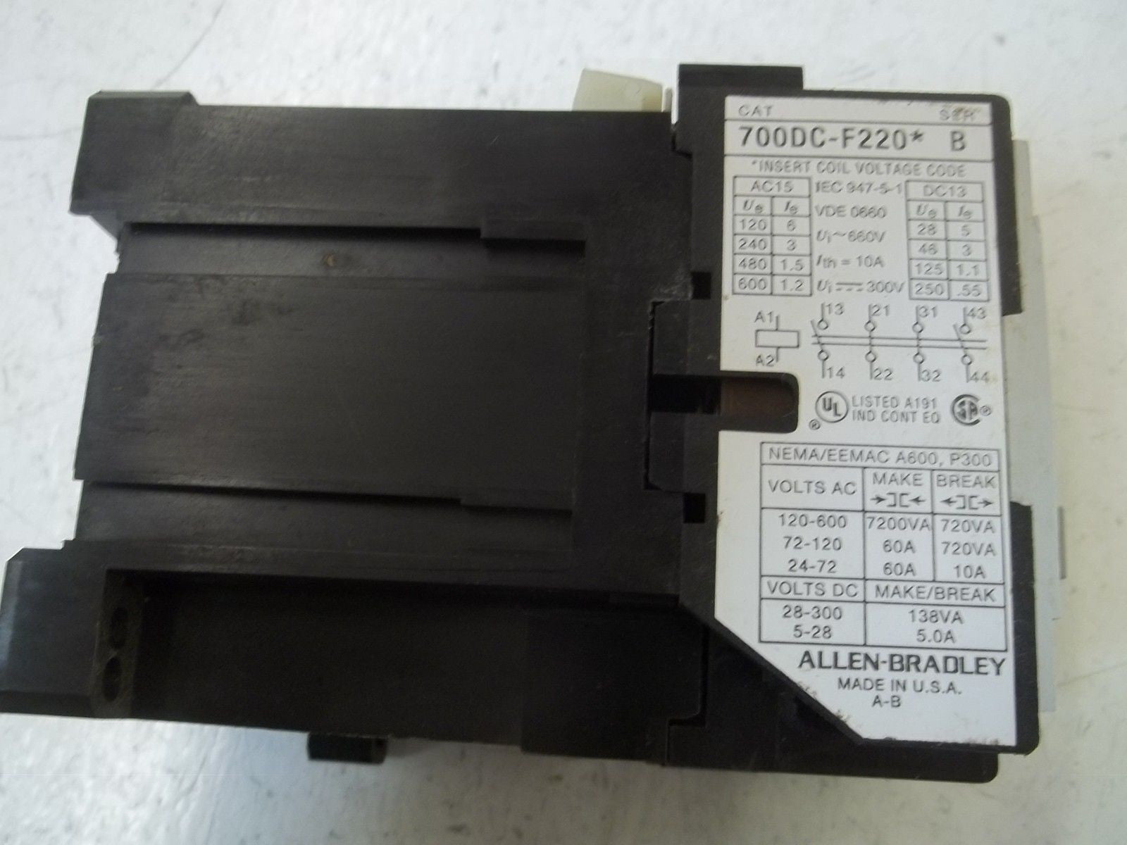 ALLEN BRADLEY 700DC-F220* SER.B 24V *USED*