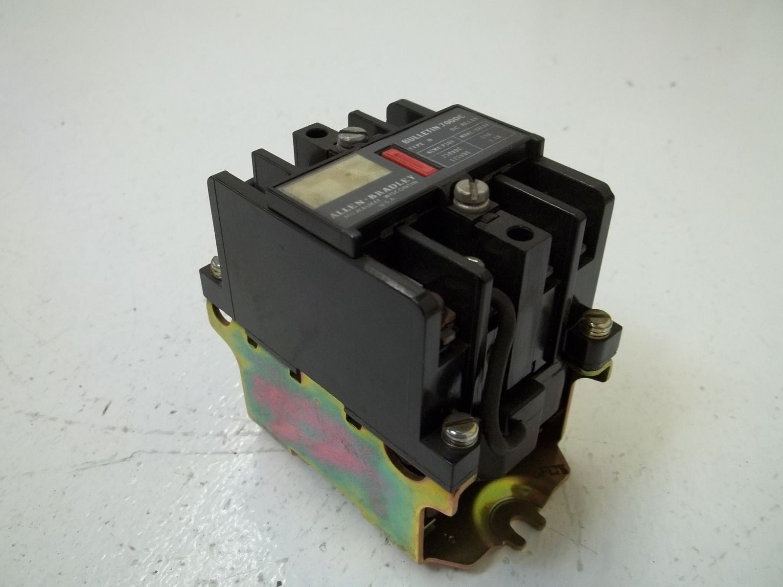 ALLEN BRADLEY 700DC-N400Z24 SER.C 24V *USED*