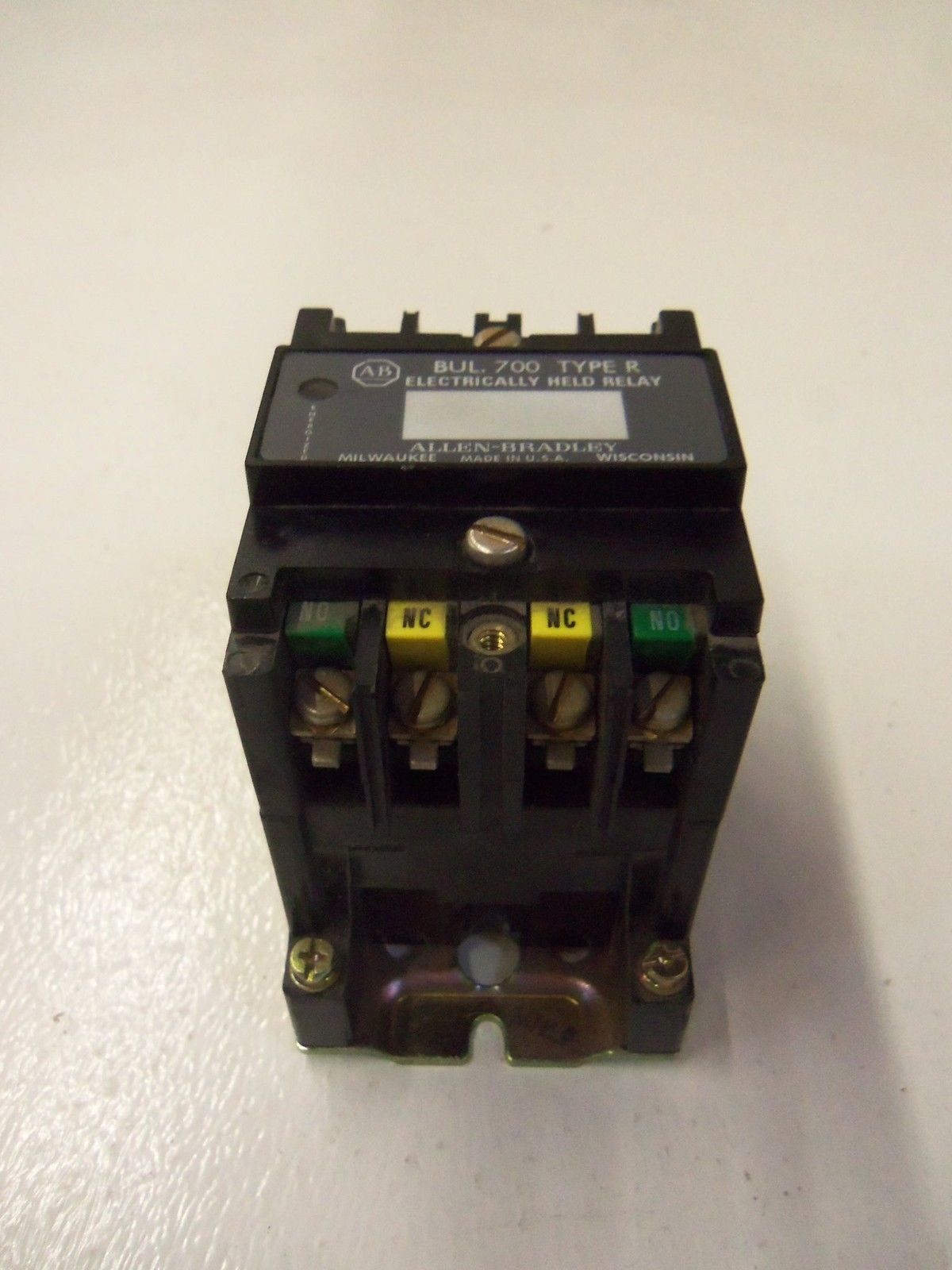 ALLEN BRADLEY 700DC-R220Z1 SERIES B 115-125V *USED*