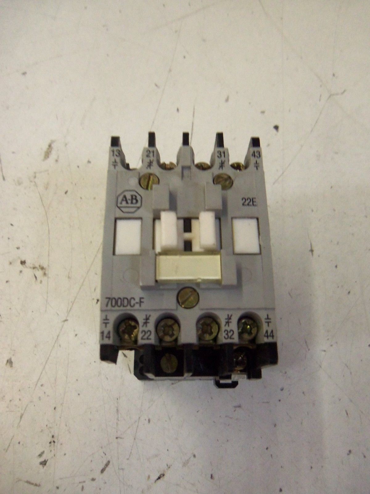 ALLEN BRADLEY 700DC-F220* SERIES C 24V *USED*