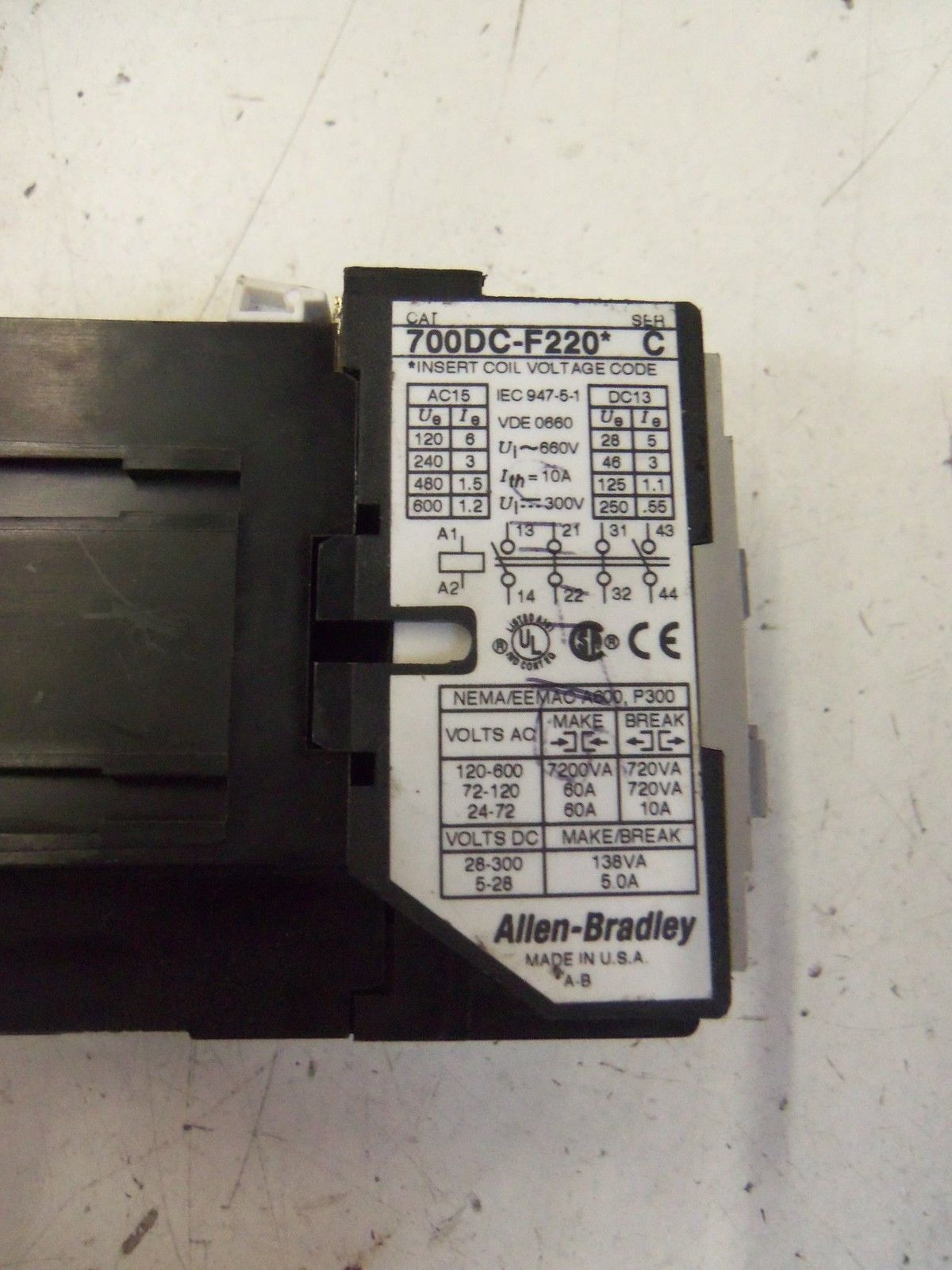 ALLEN BRADLEY 700DC-F220* SERIES C 24V *USED*
