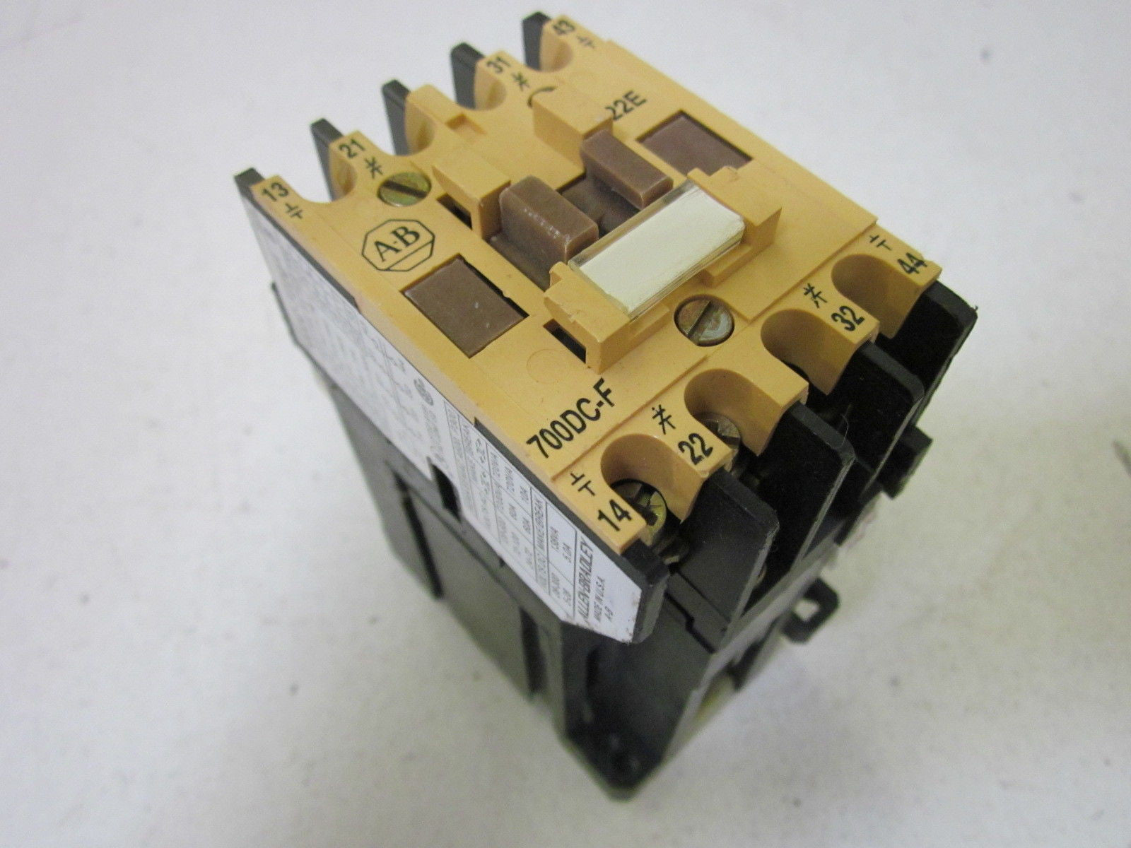 ALLEN BRADLEY 700DC-F220* SER.B 24V *NEW NO BOX*
