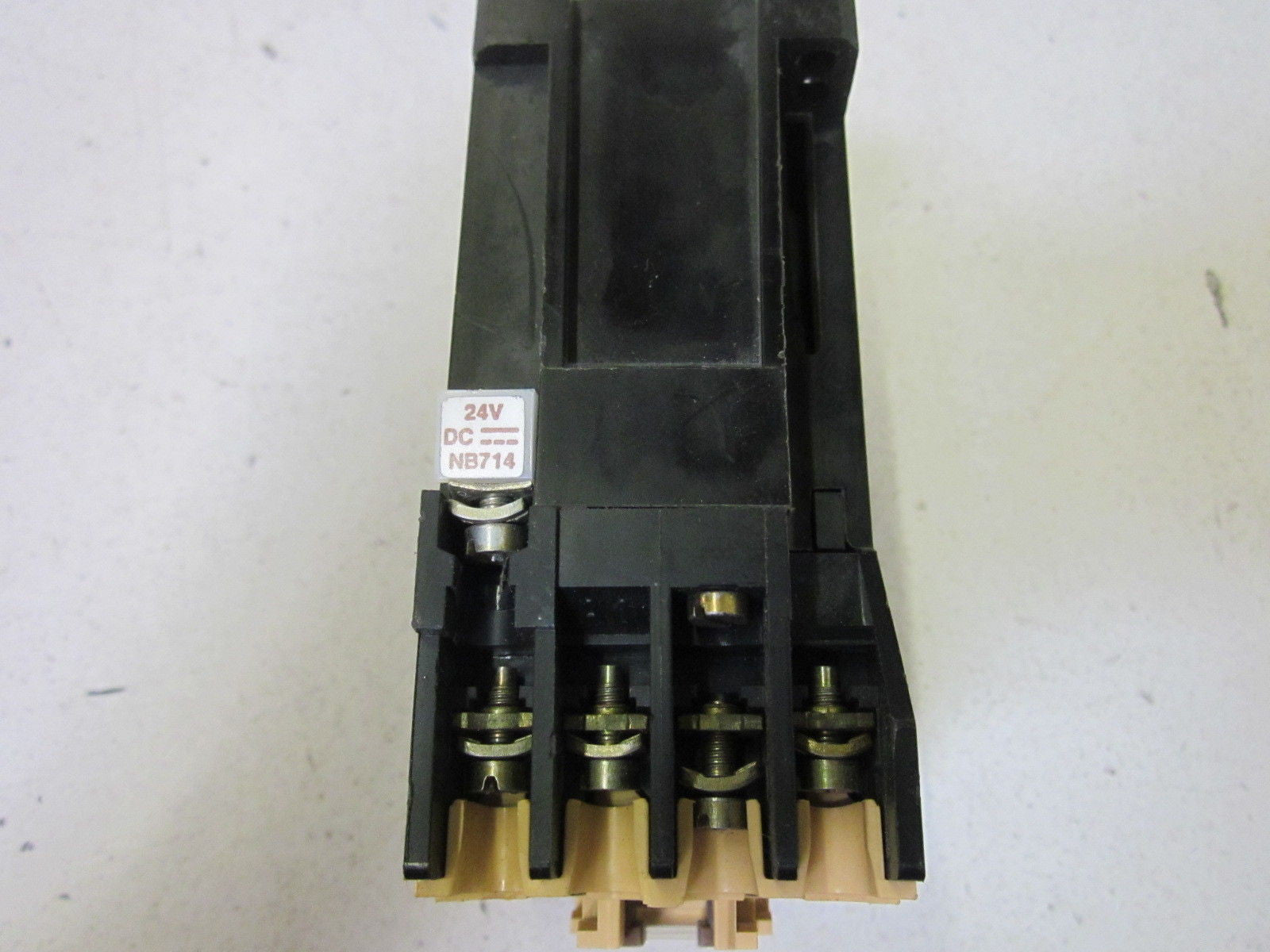 ALLEN BRADLEY 700DC-F220* SER.B 24V *NEW NO BOX*
