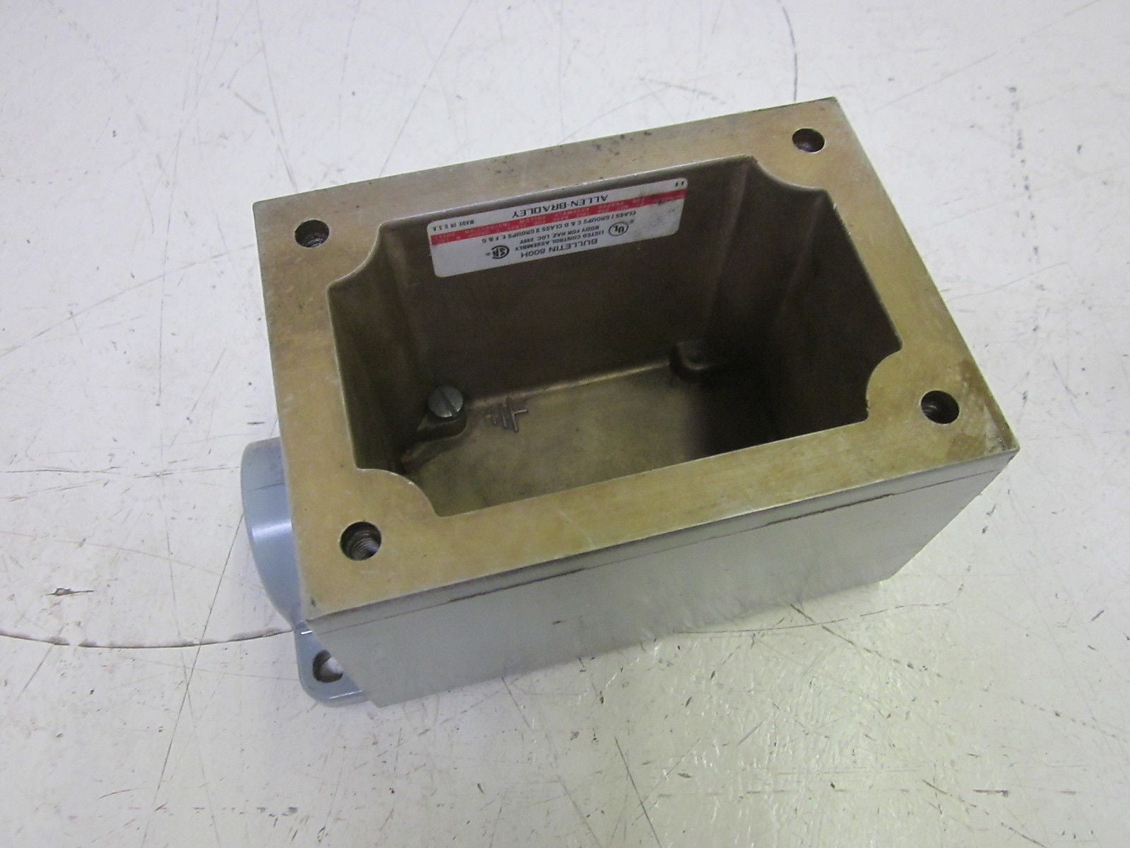 ALLEN BRADLEY 800H-1HVX7 SER. X ENCLOSURE BODY ONLY  *USED*