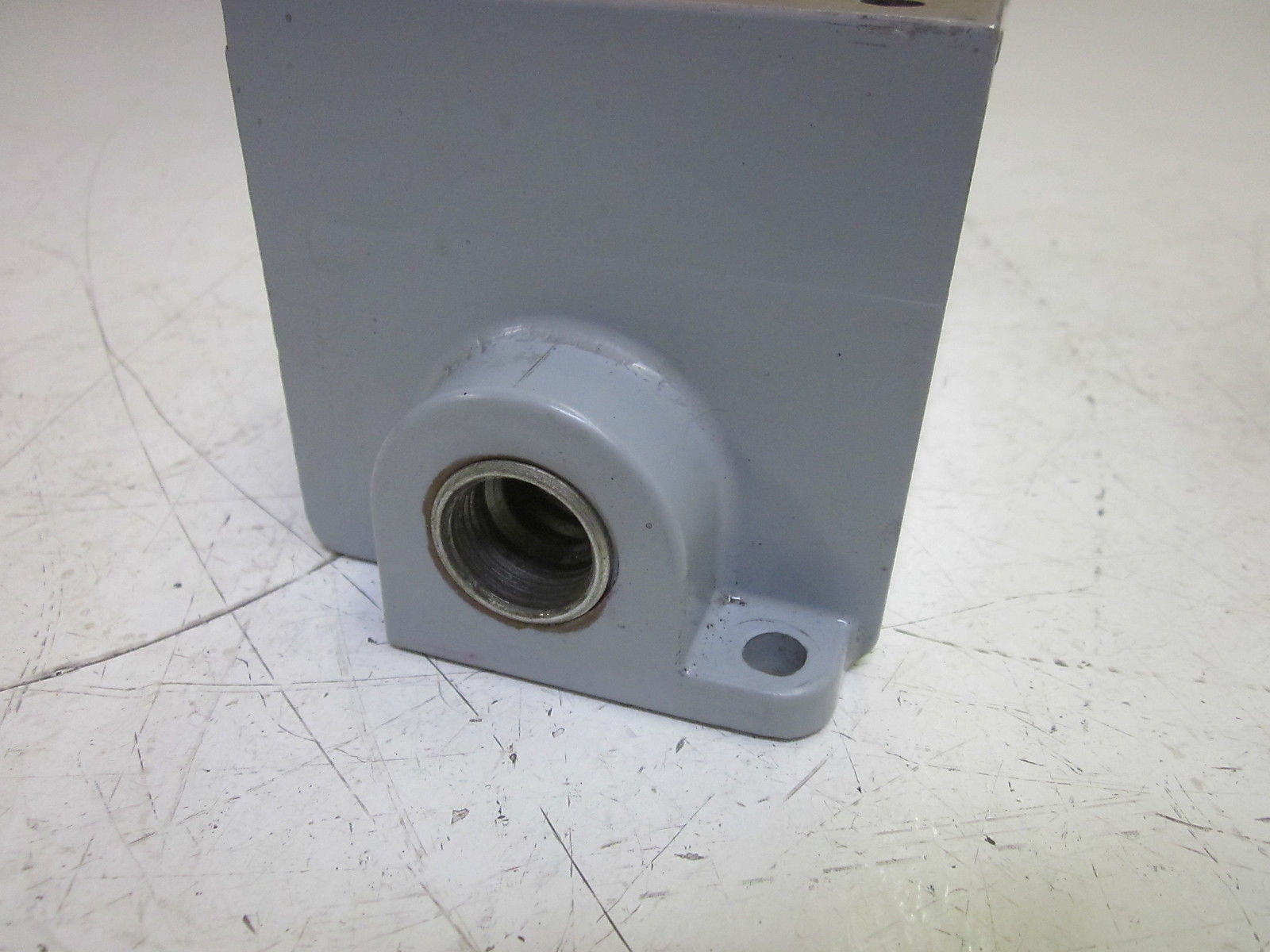ALLEN BRADLEY 800H-1HVX7 SER. X ENCLOSURE BODY ONLY  *USED*