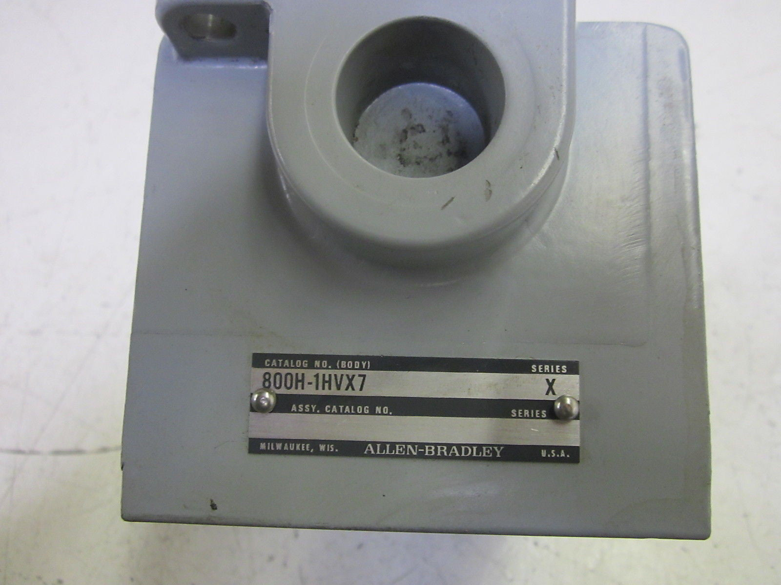 ALLEN BRADLEY 800H-1HVX7 SER. X ENCLOSURE BODY ONLY  *USED*
